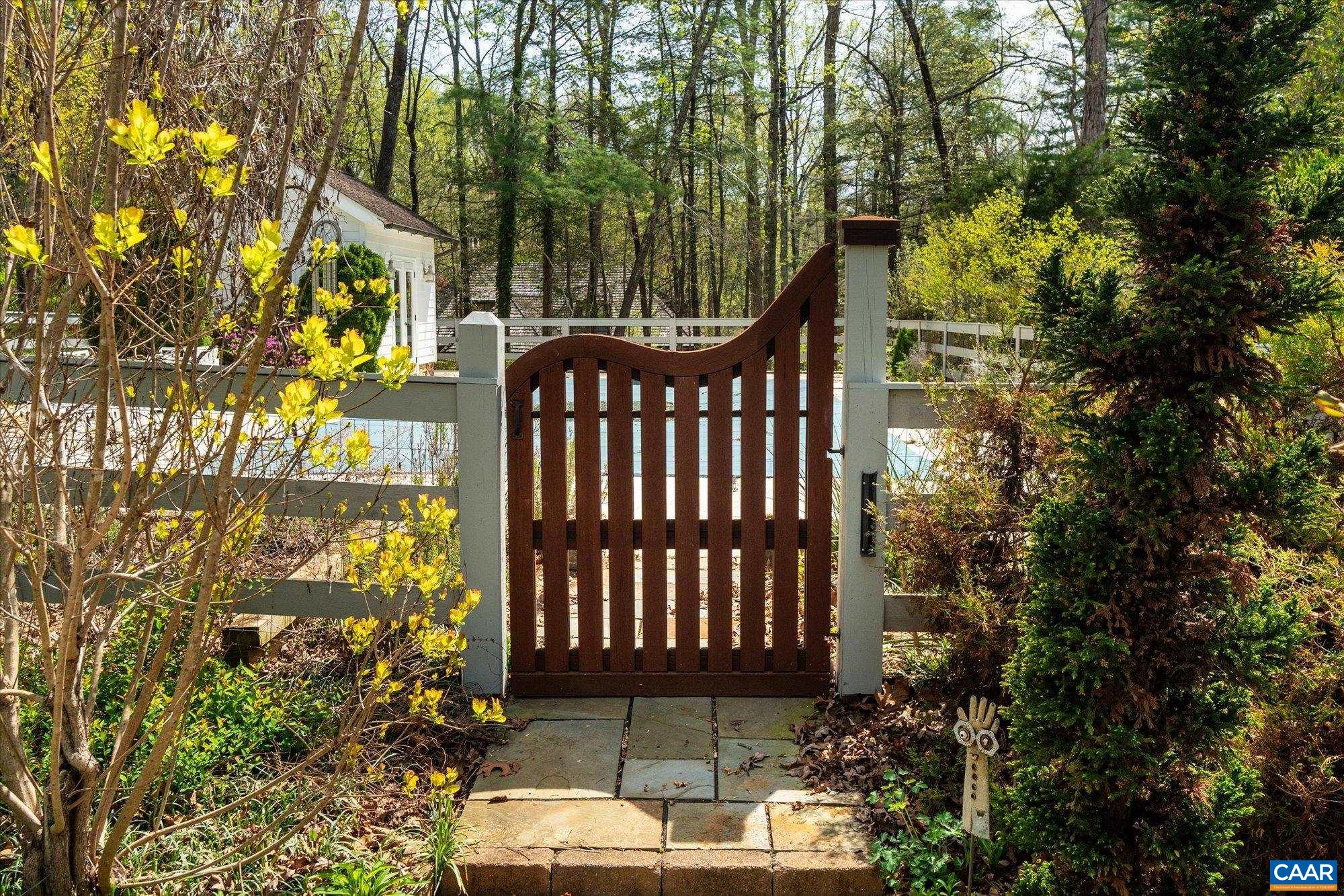 995 OLD GARTH RD