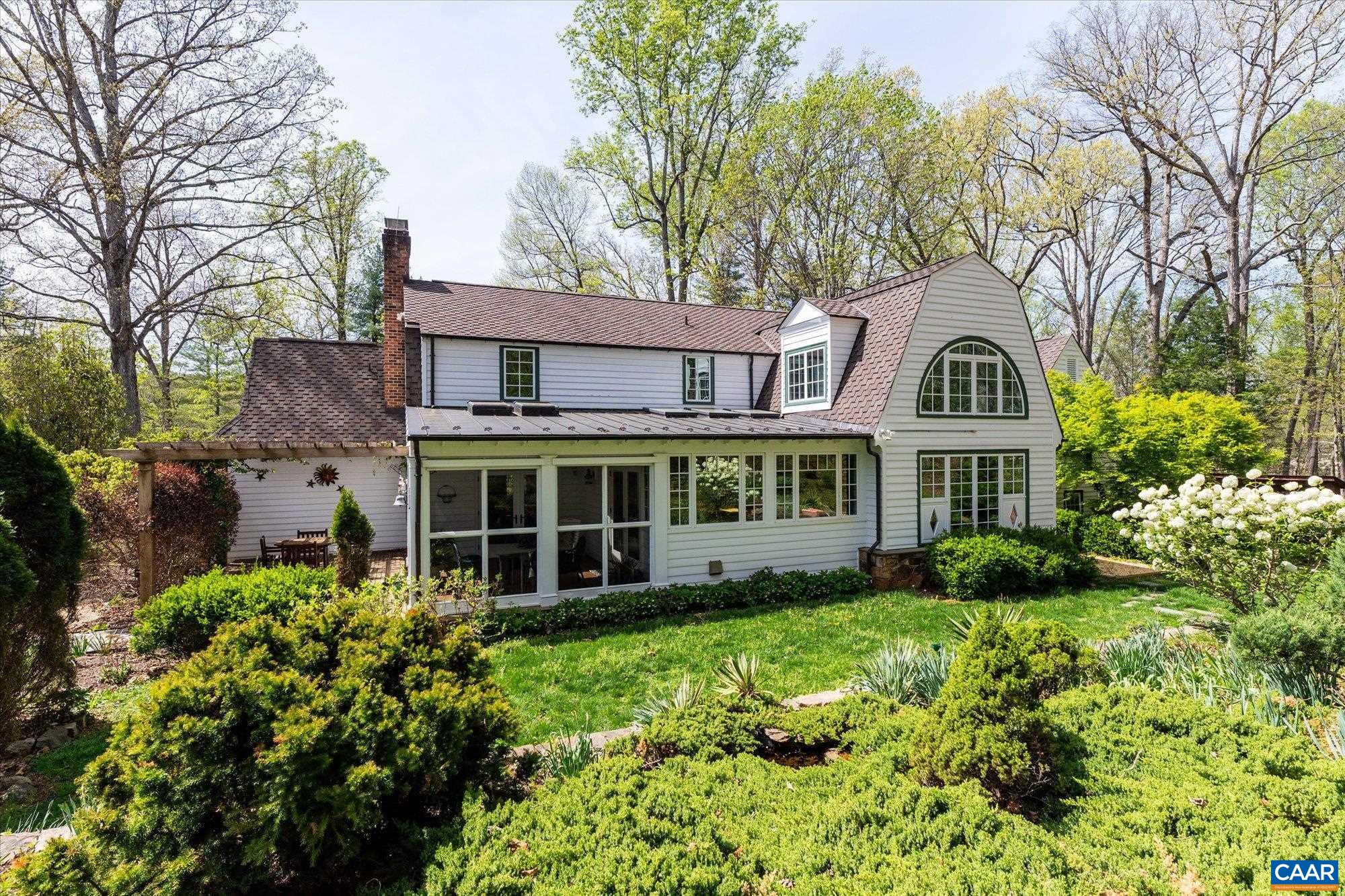 995 OLD GARTH RD