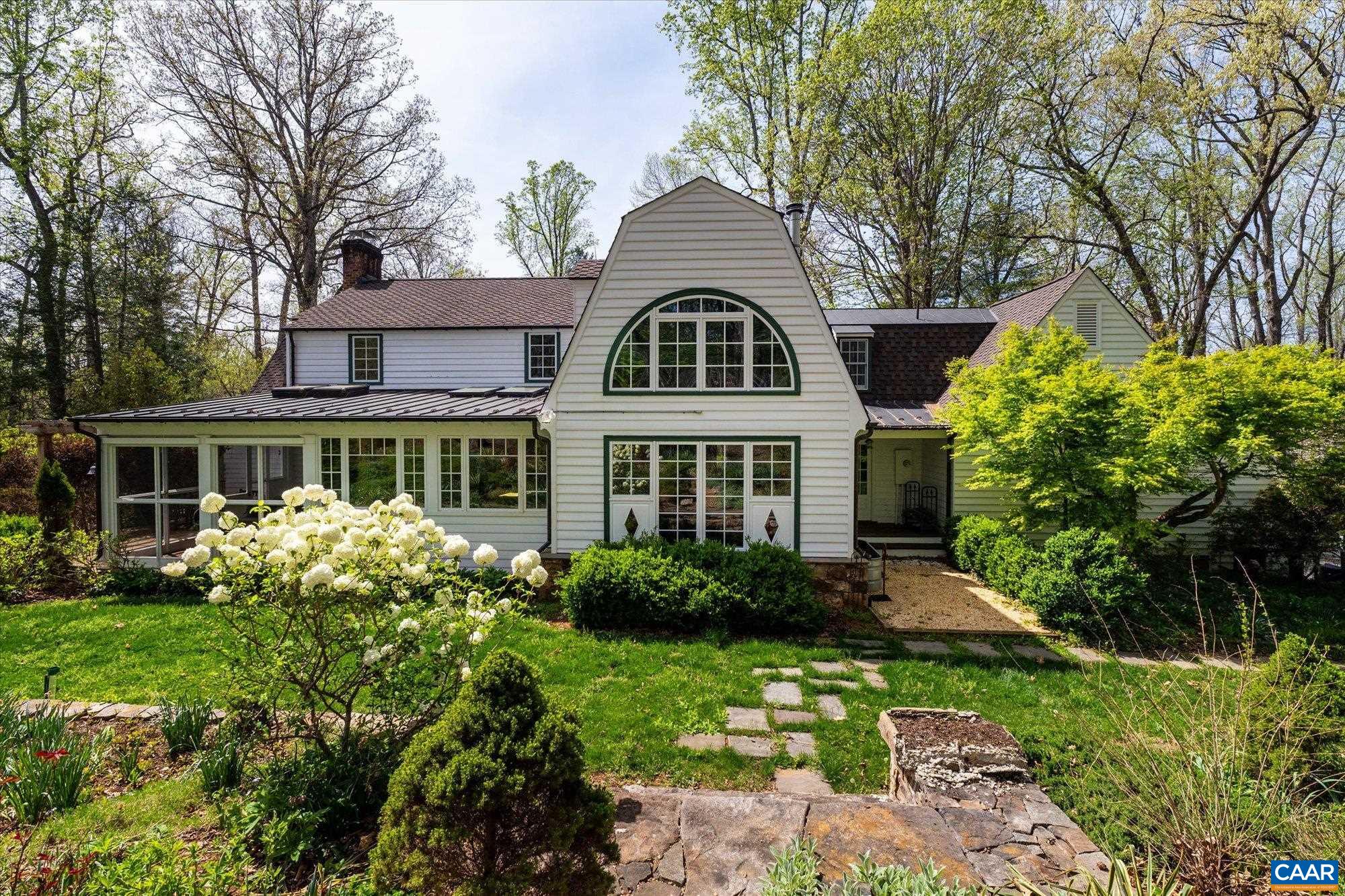 995 OLD GARTH RD
