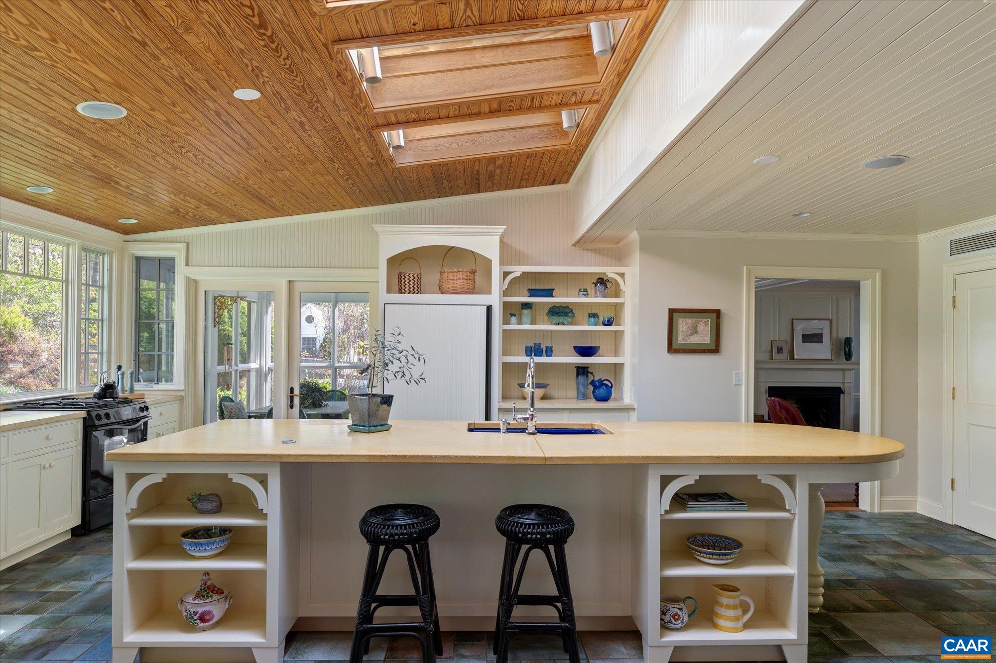 995 OLD GARTH RD