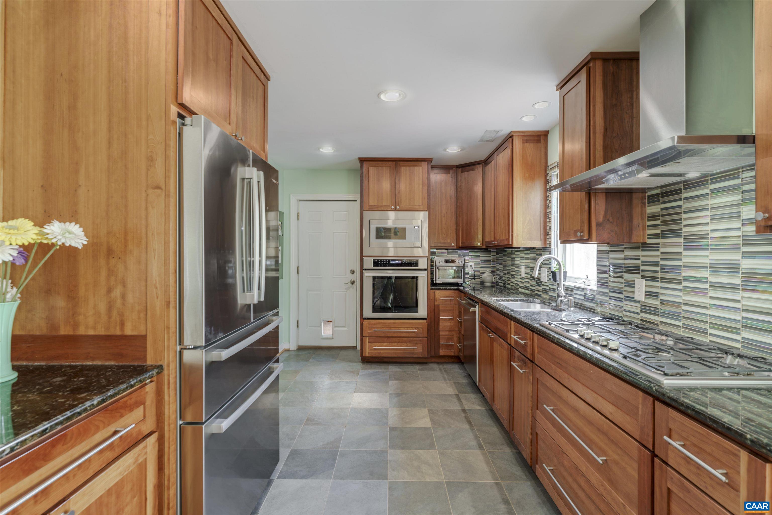 2700 WILLOW OAK CIR