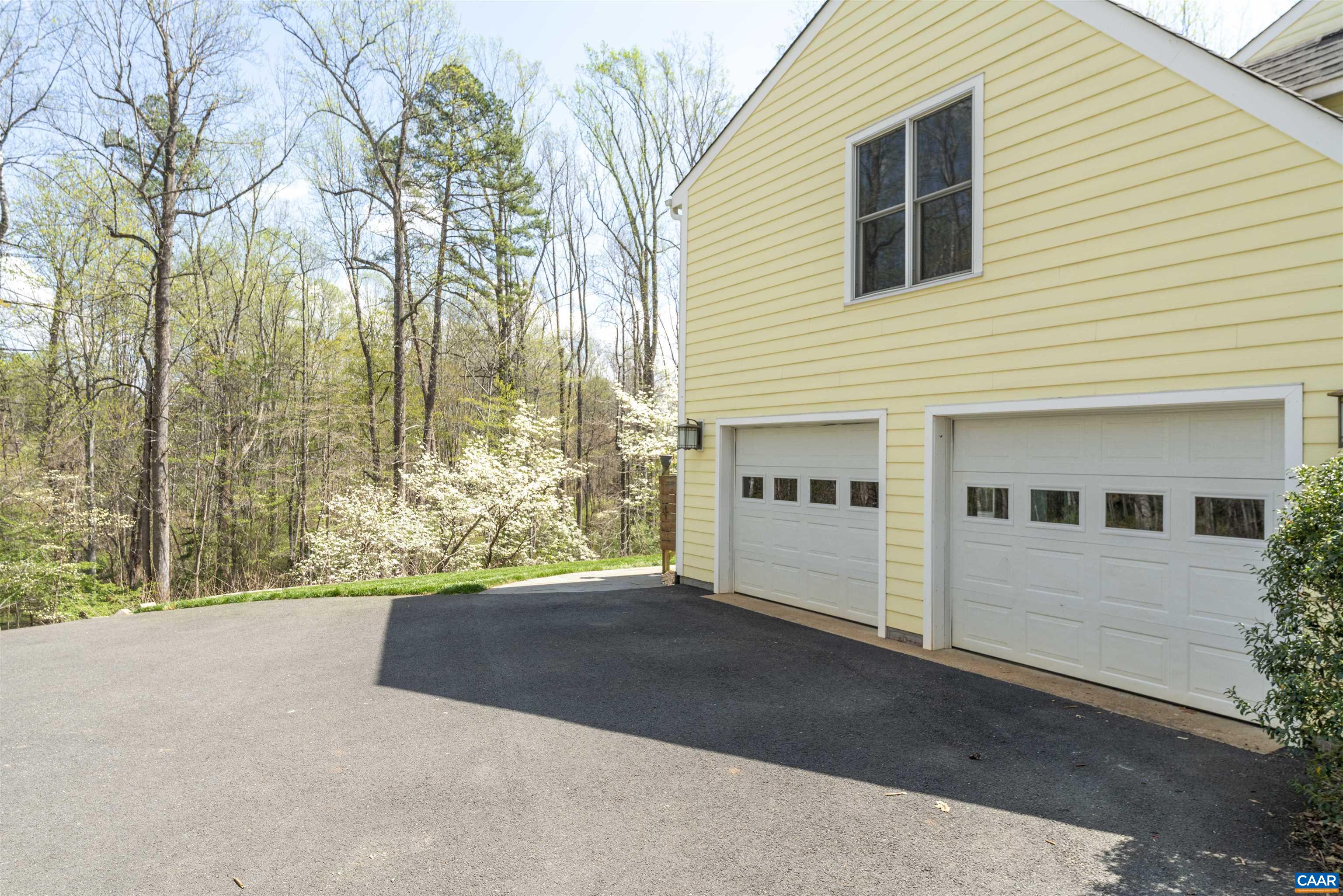 2700 WILLOW OAK CIR