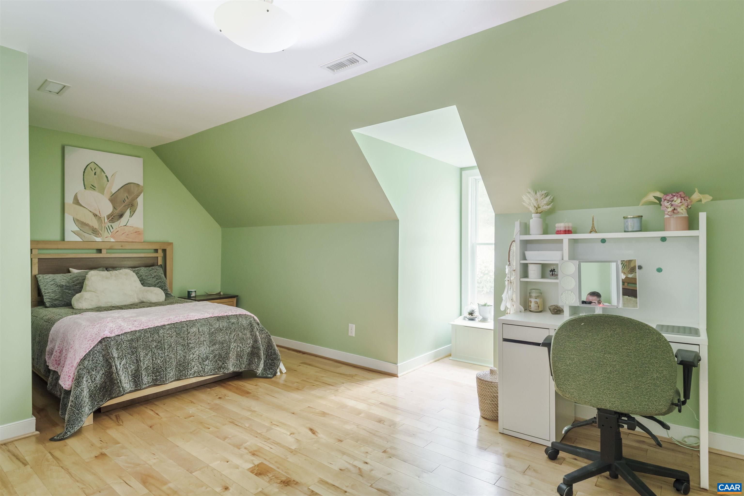 2700 WILLOW OAK CIR