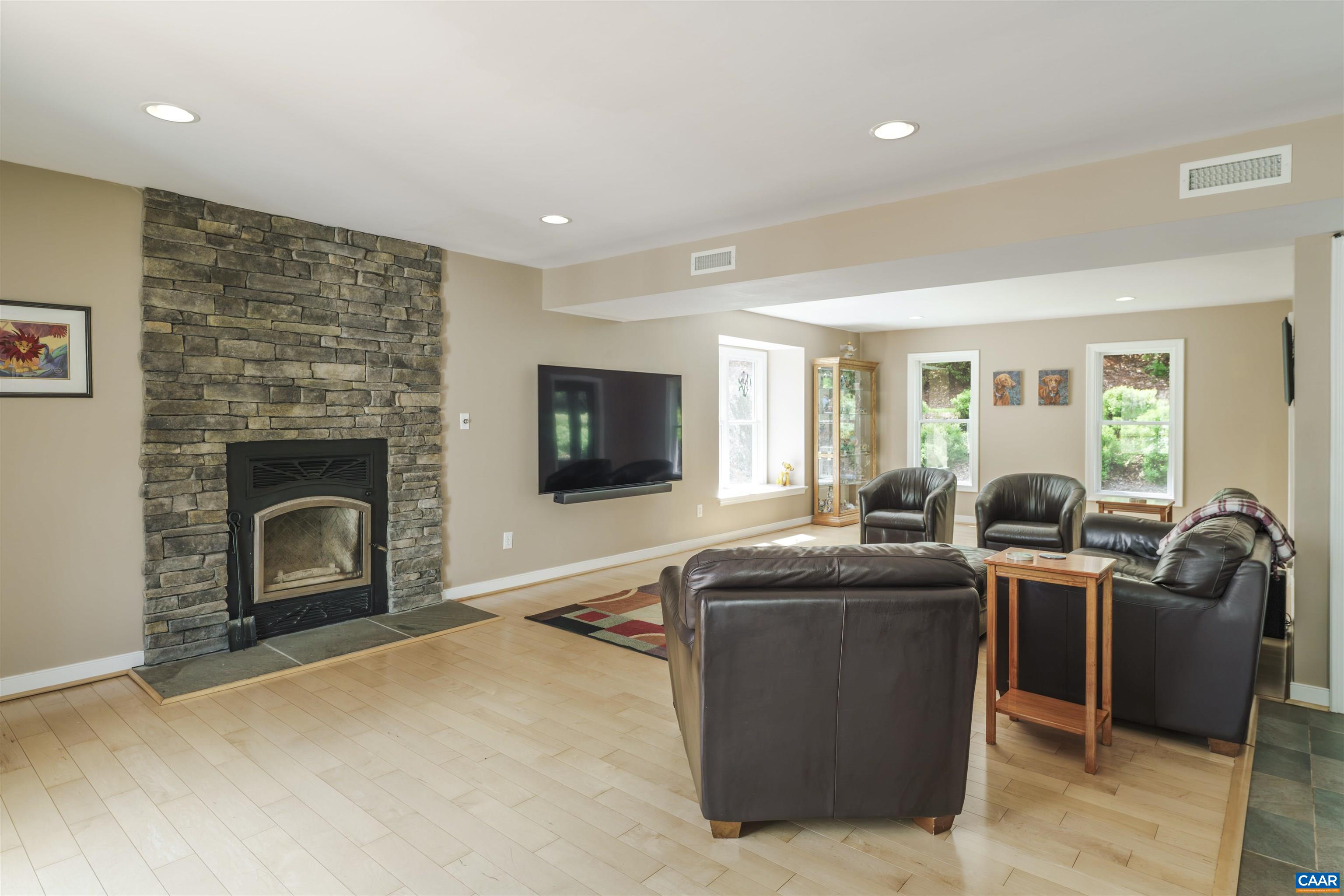 2700 WILLOW OAK CIR