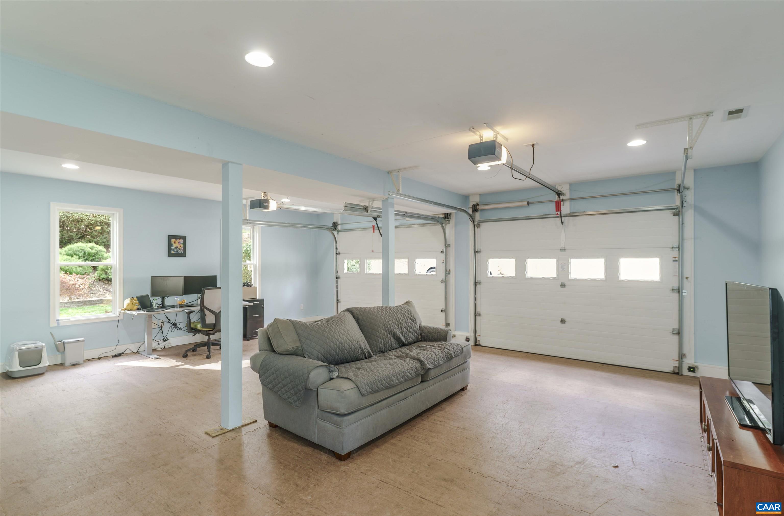 2700 WILLOW OAK CIR