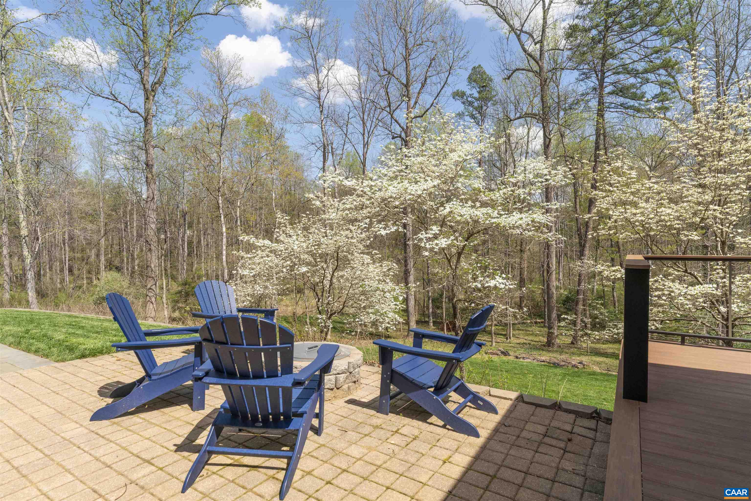 2700 WILLOW OAK CIR