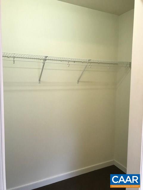 109 CHELSEA DR Unit: 4