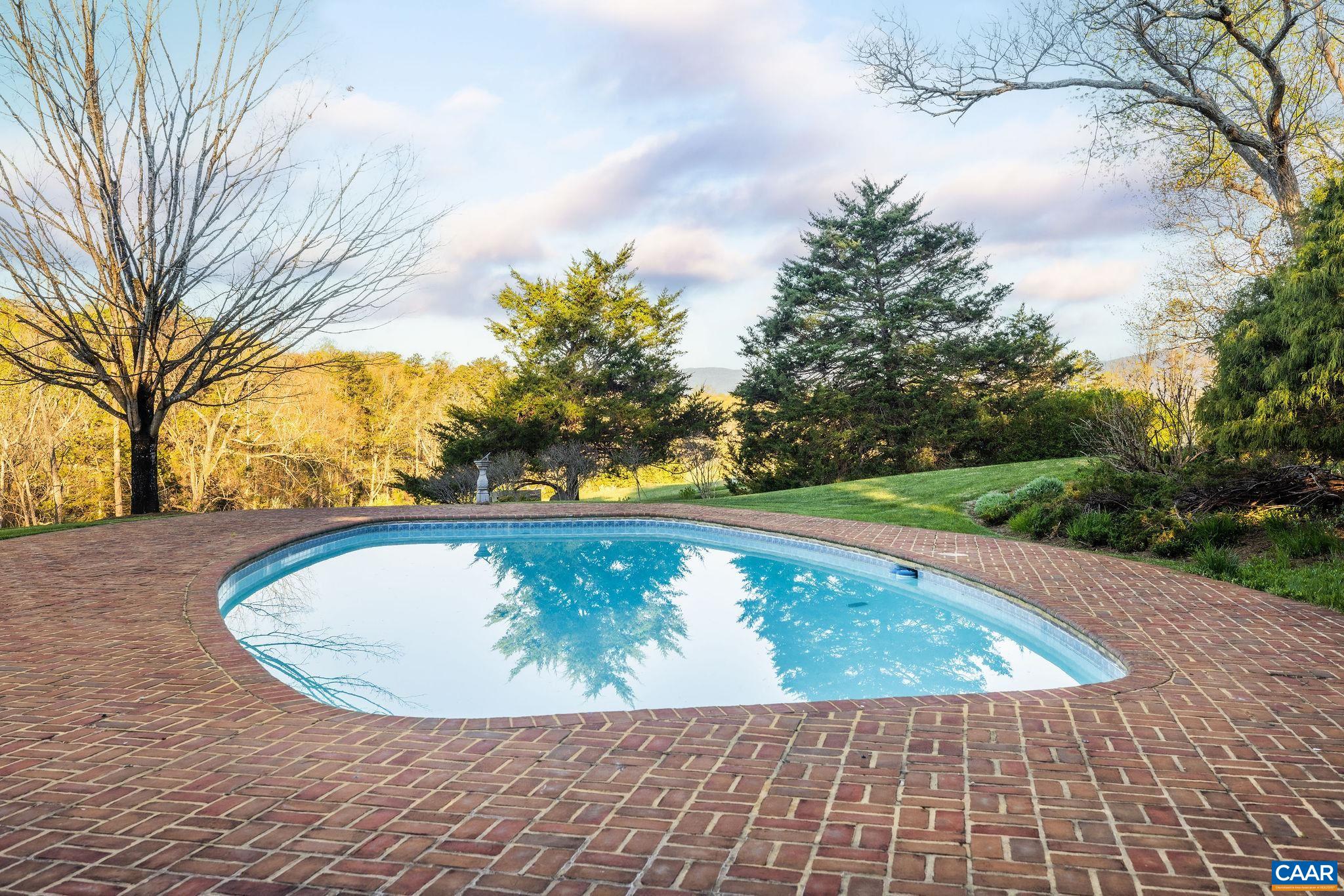 240 BROAD AXE RD