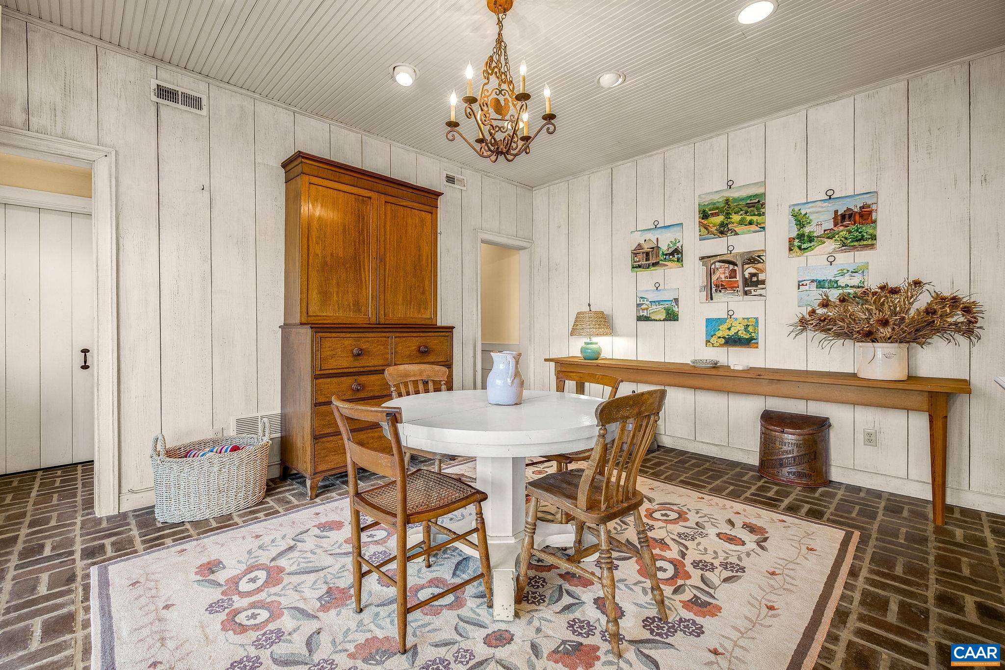 240 BROAD AXE RD