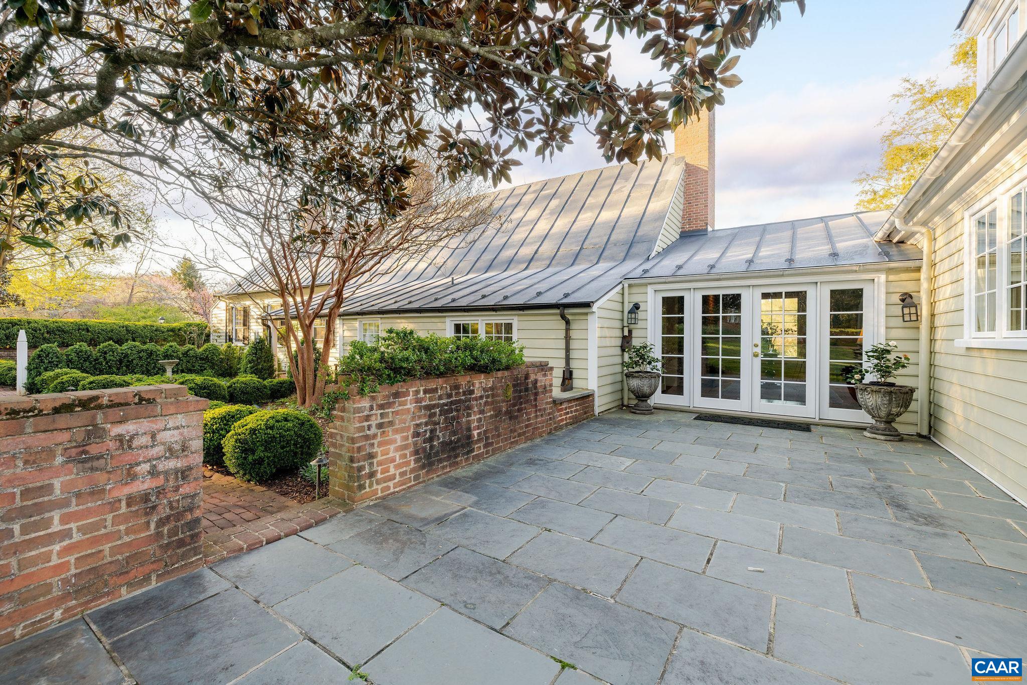 240 BROAD AXE RD
