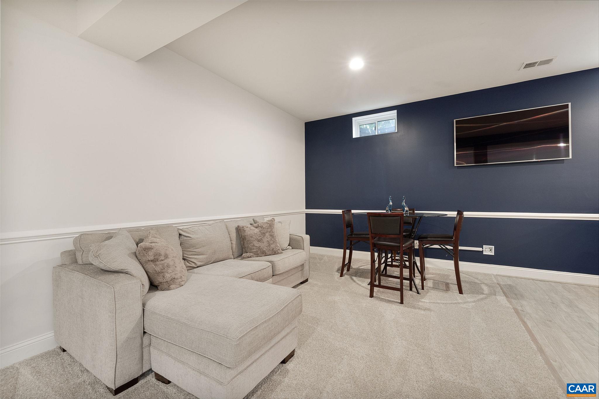 1630 VICTOR PL