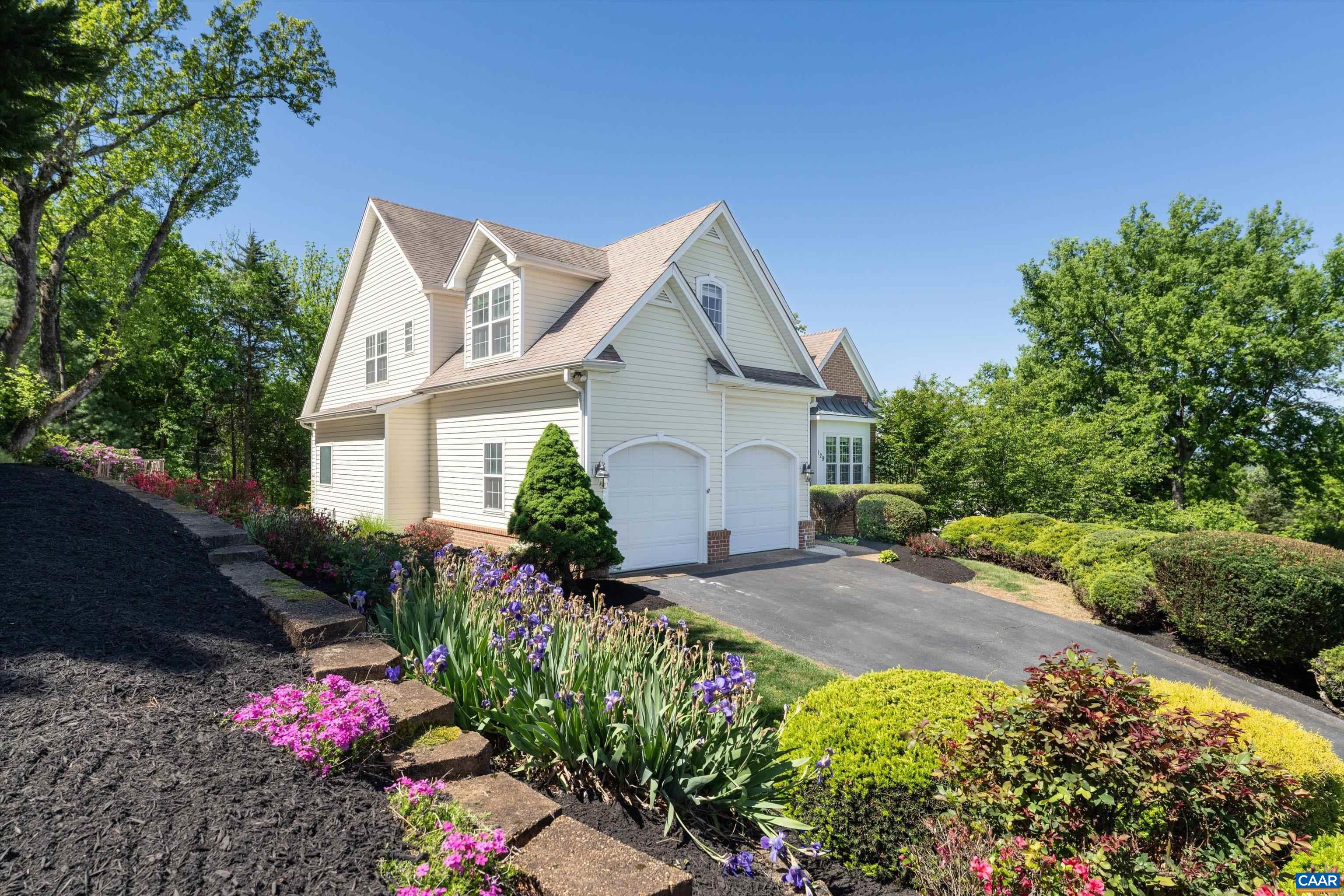 129 FONTANA CT