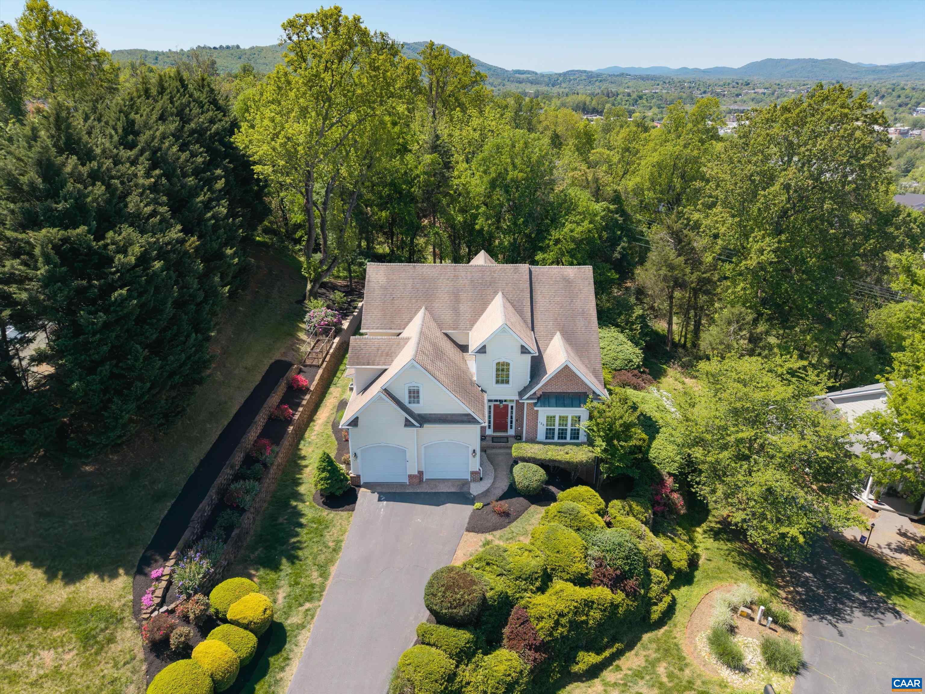 129 FONTANA CT