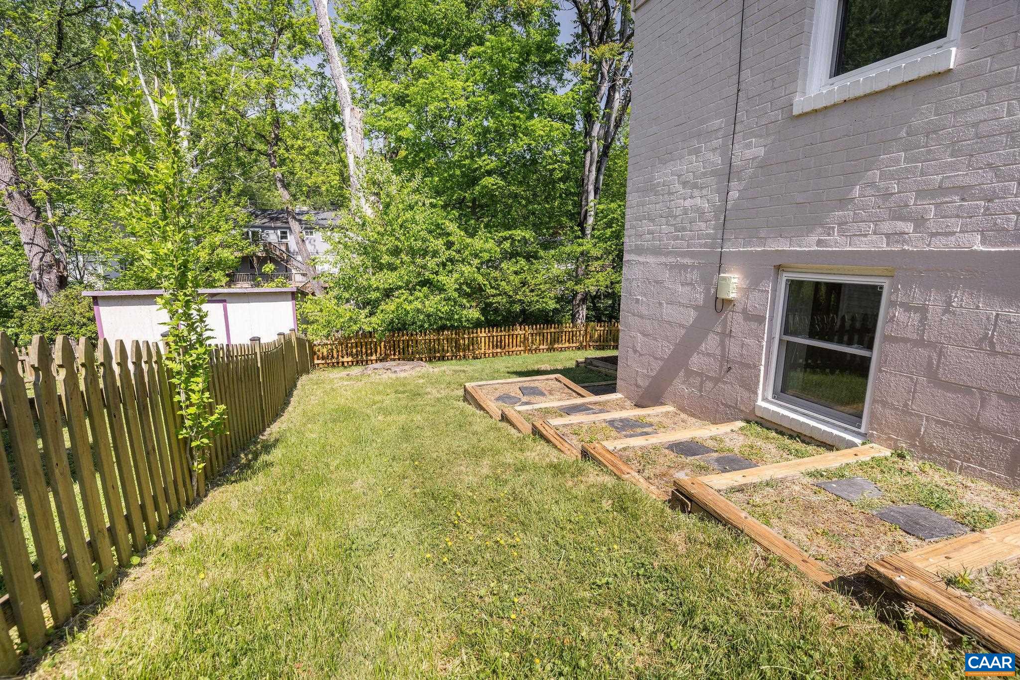 1007 HOLMES AVE
