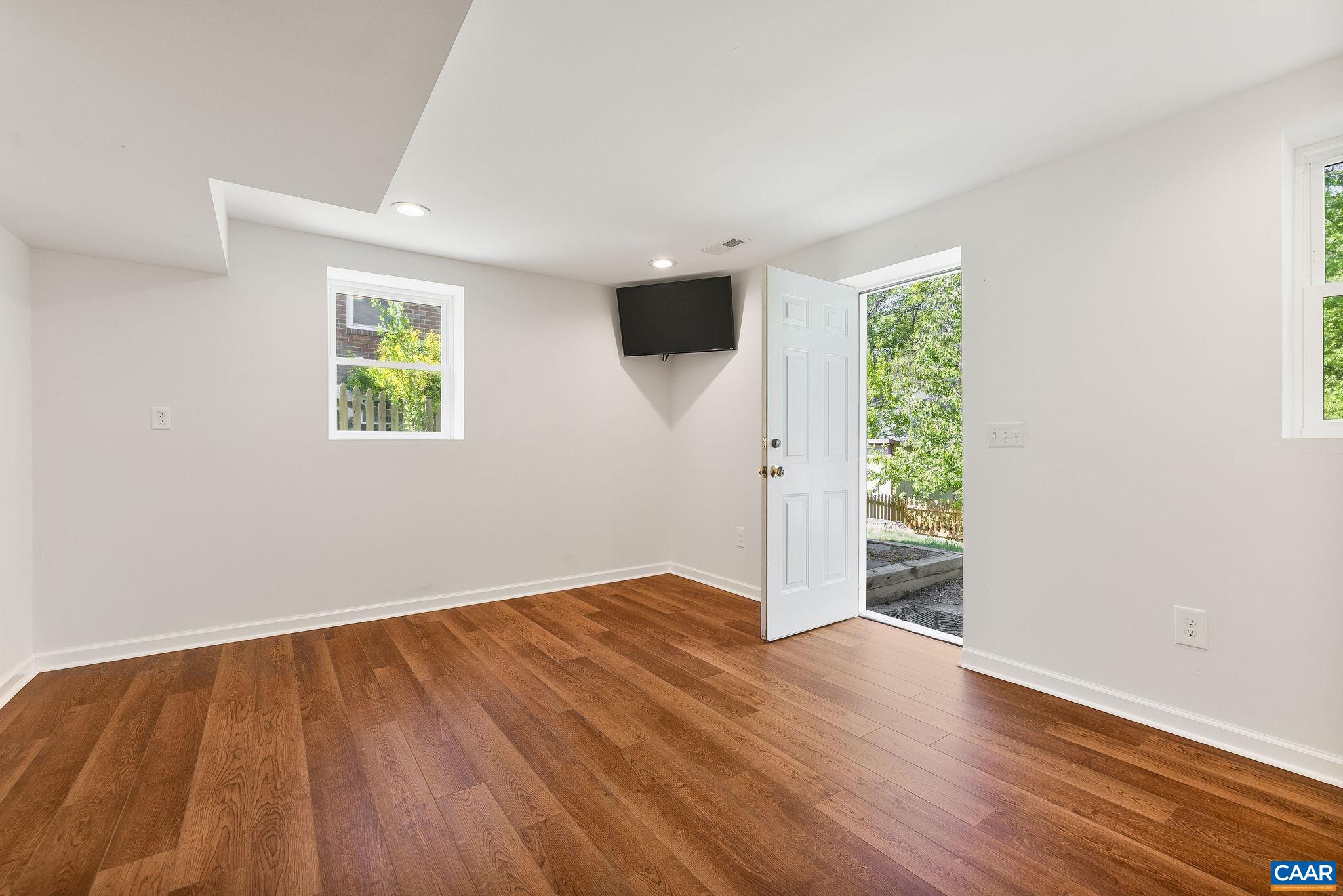 1007 HOLMES AVE