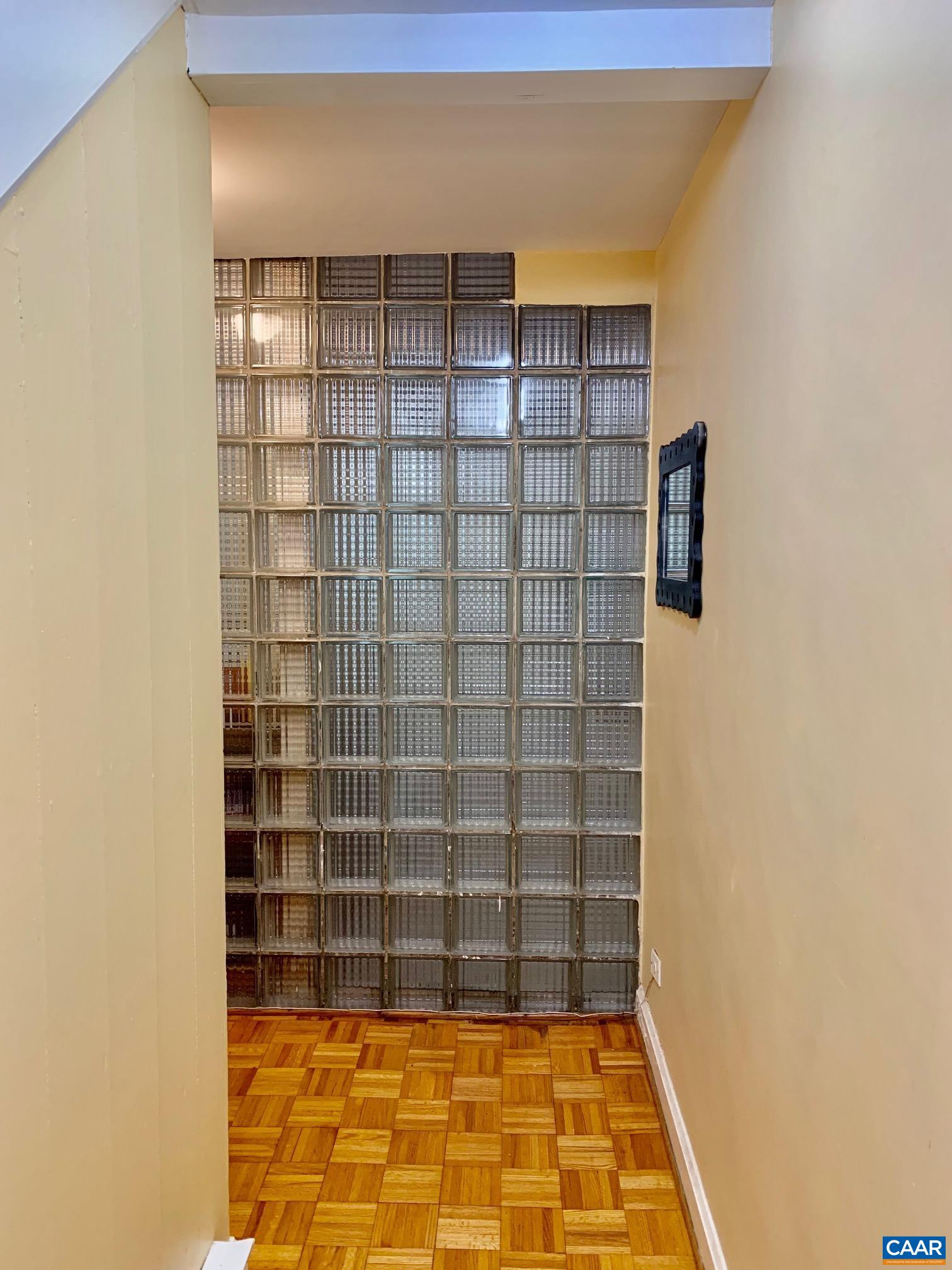 714 LYONS AVE