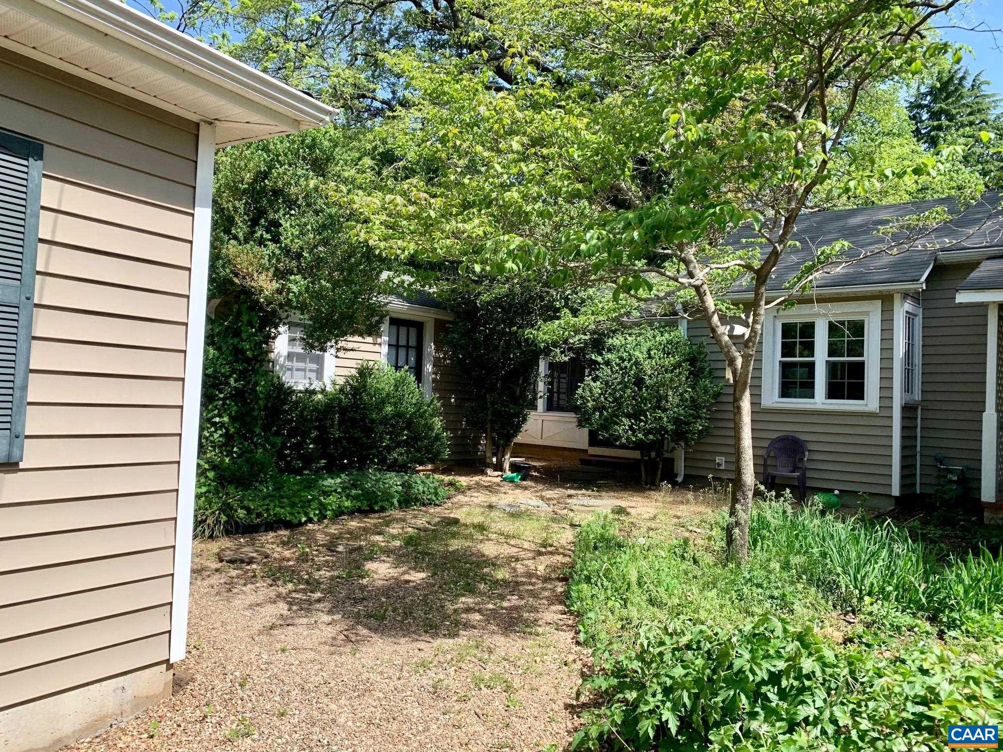 111 CHELSEA DR Unit: 5