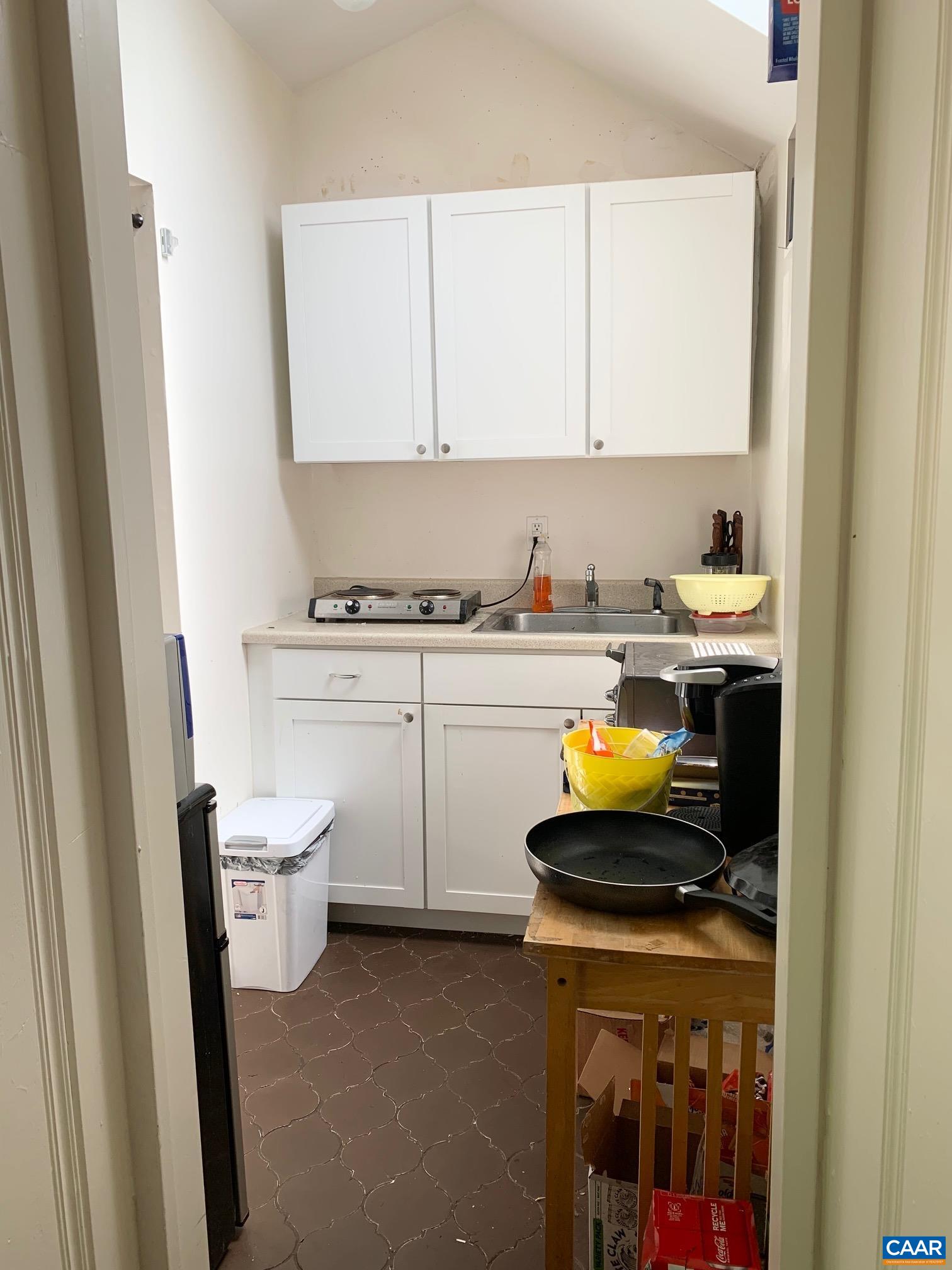 111 CHELSEA DR Unit: 5