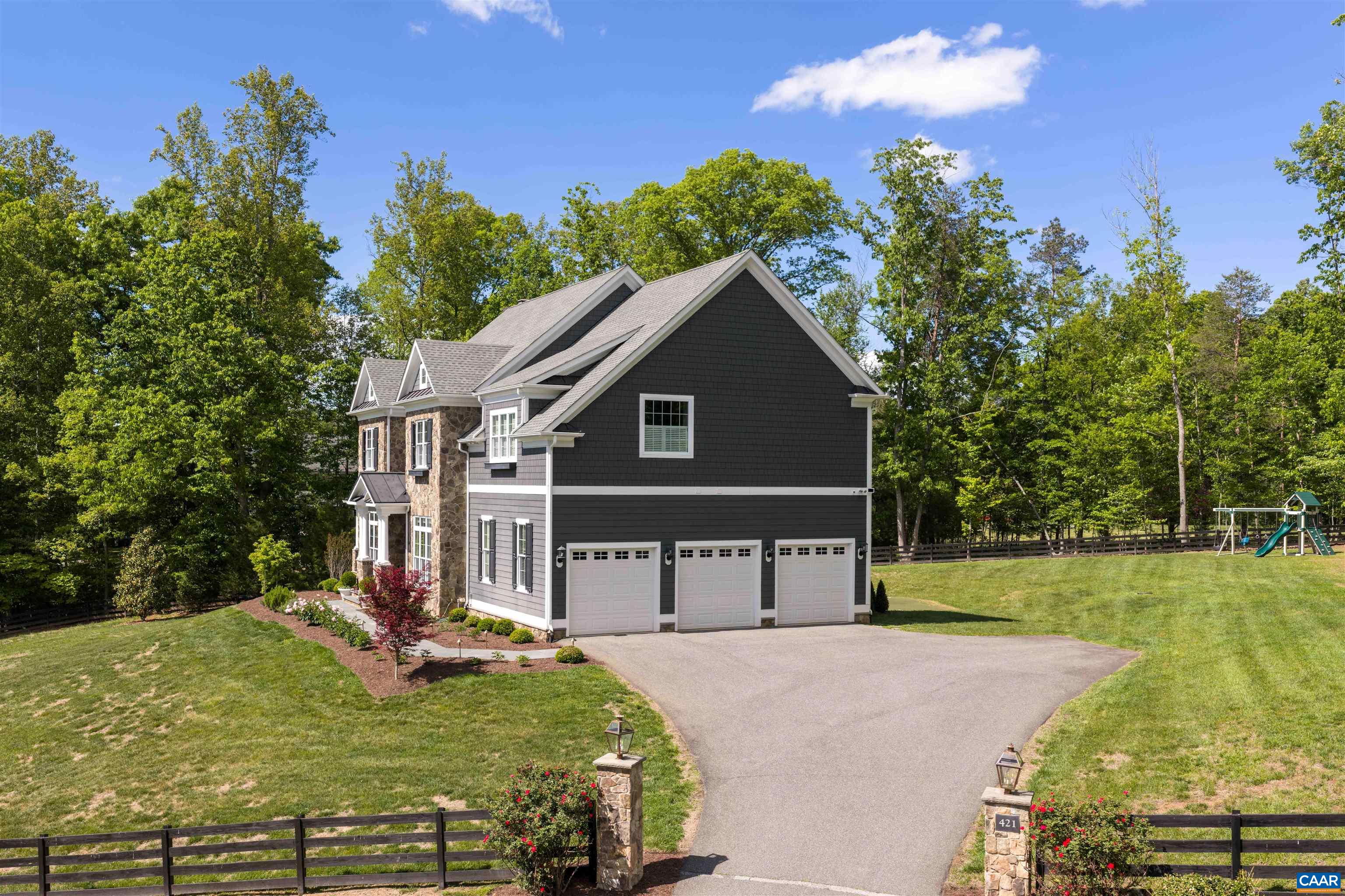421 HOUNDSTOOTH CT