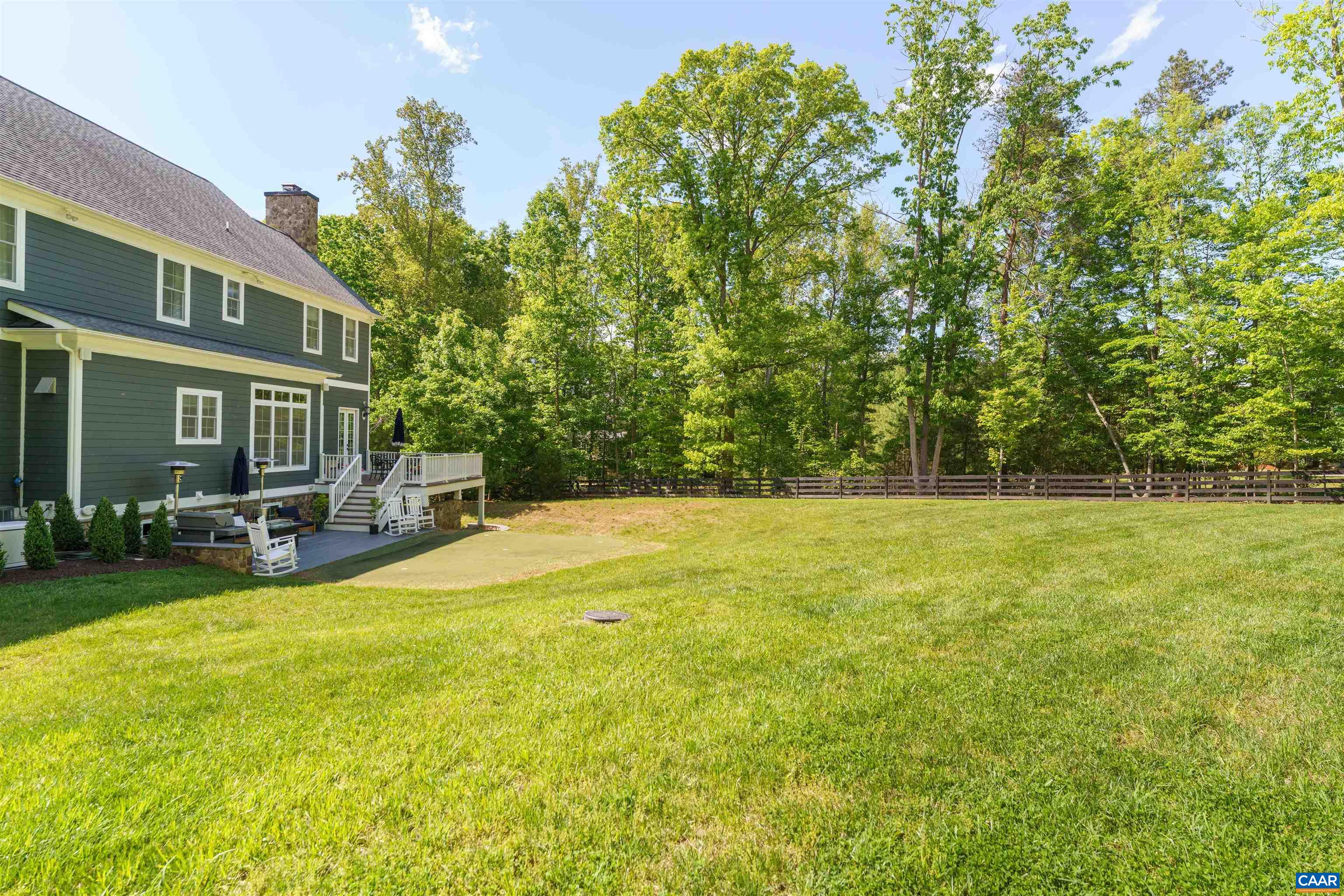 421 HOUNDSTOOTH CT