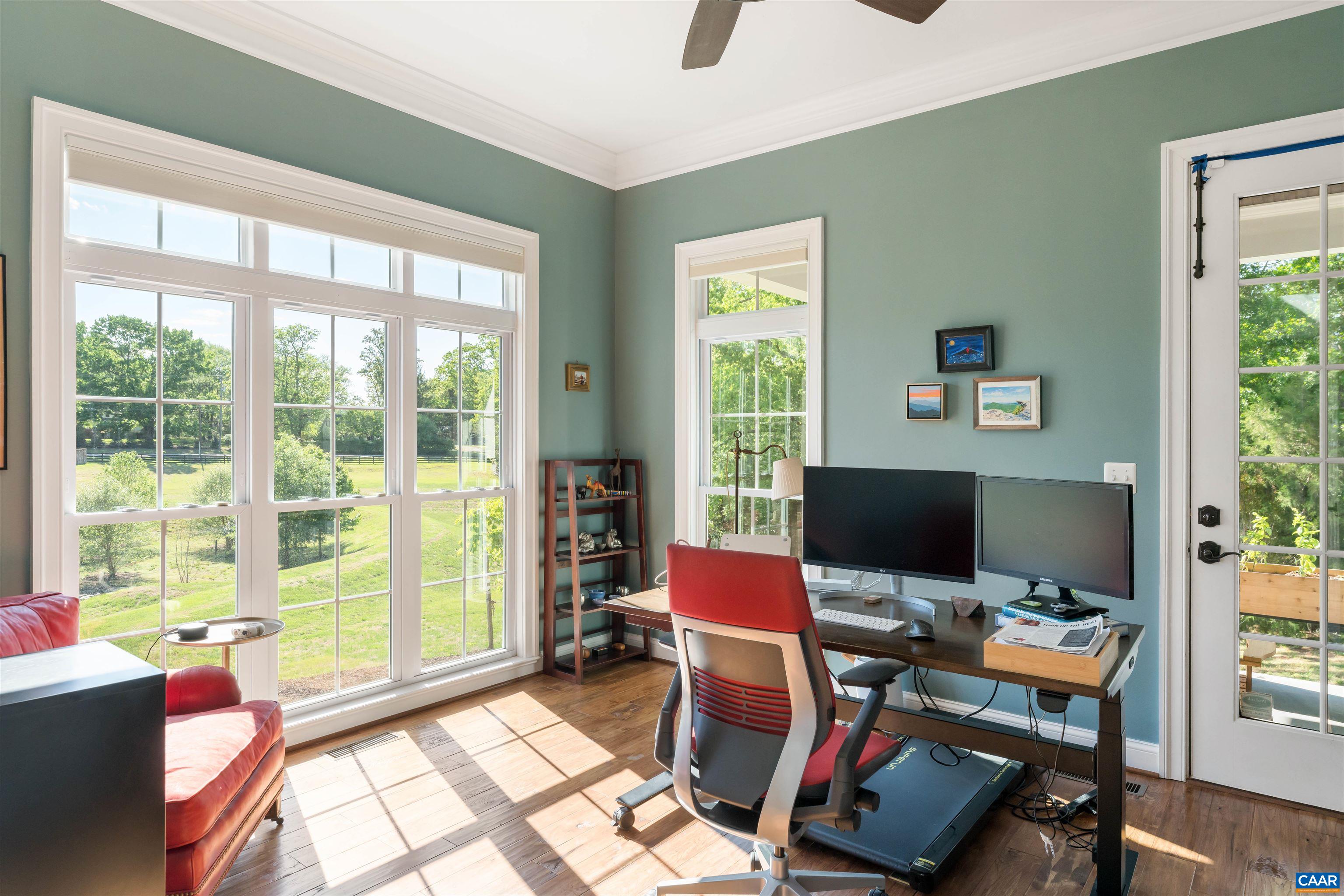 421 HOUNDSTOOTH CT