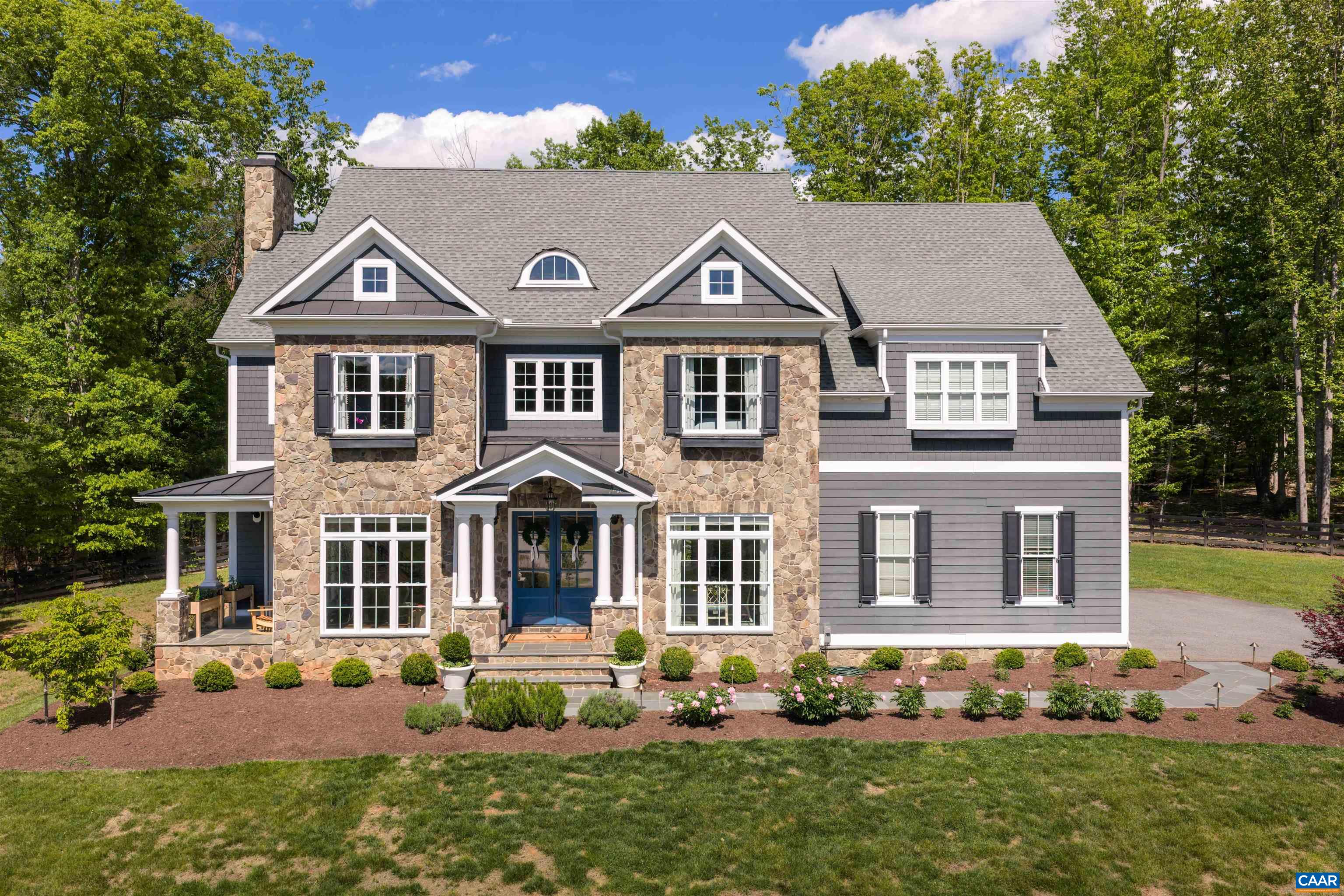 421 HOUNDSTOOTH CT