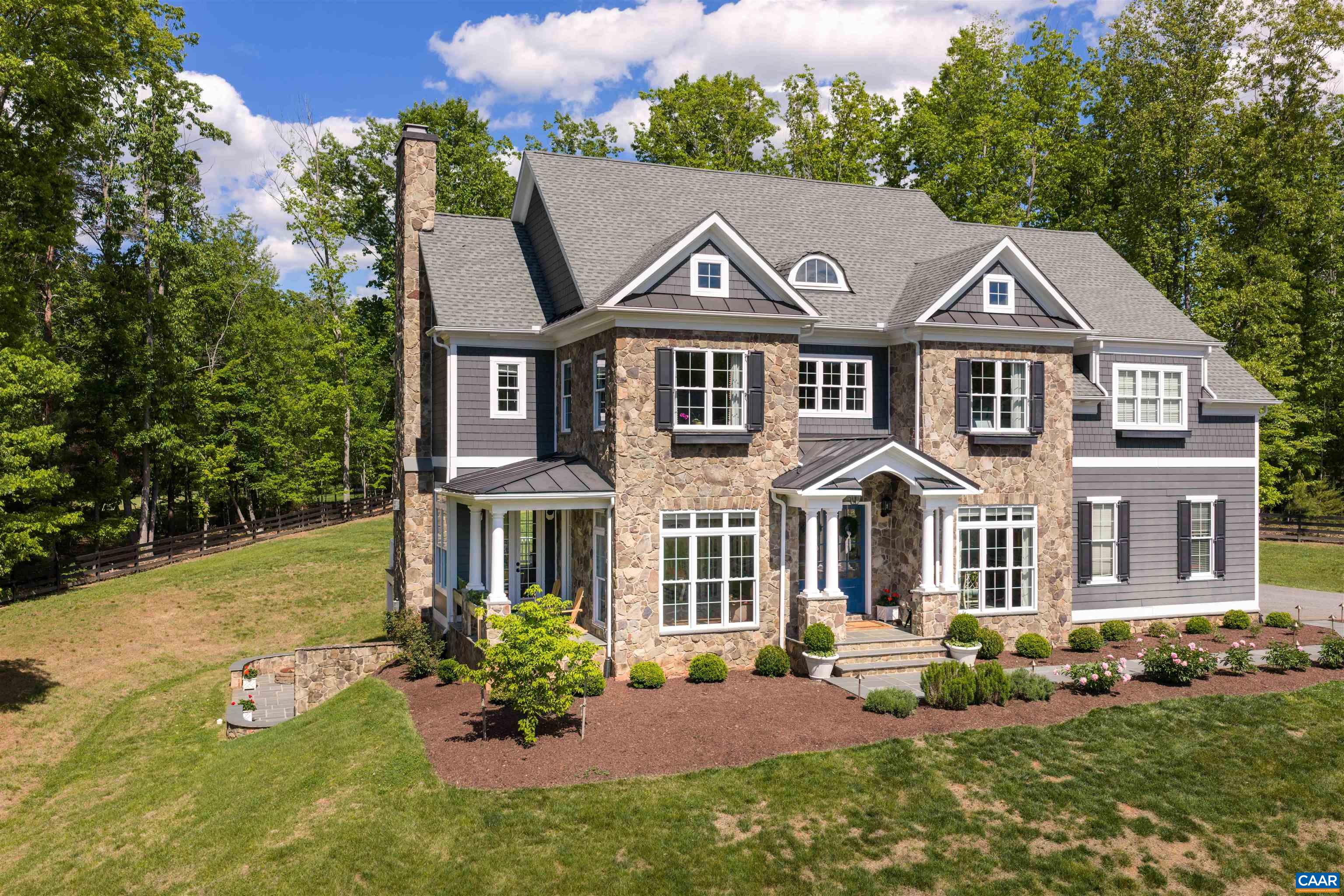 421 HOUNDSTOOTH CT