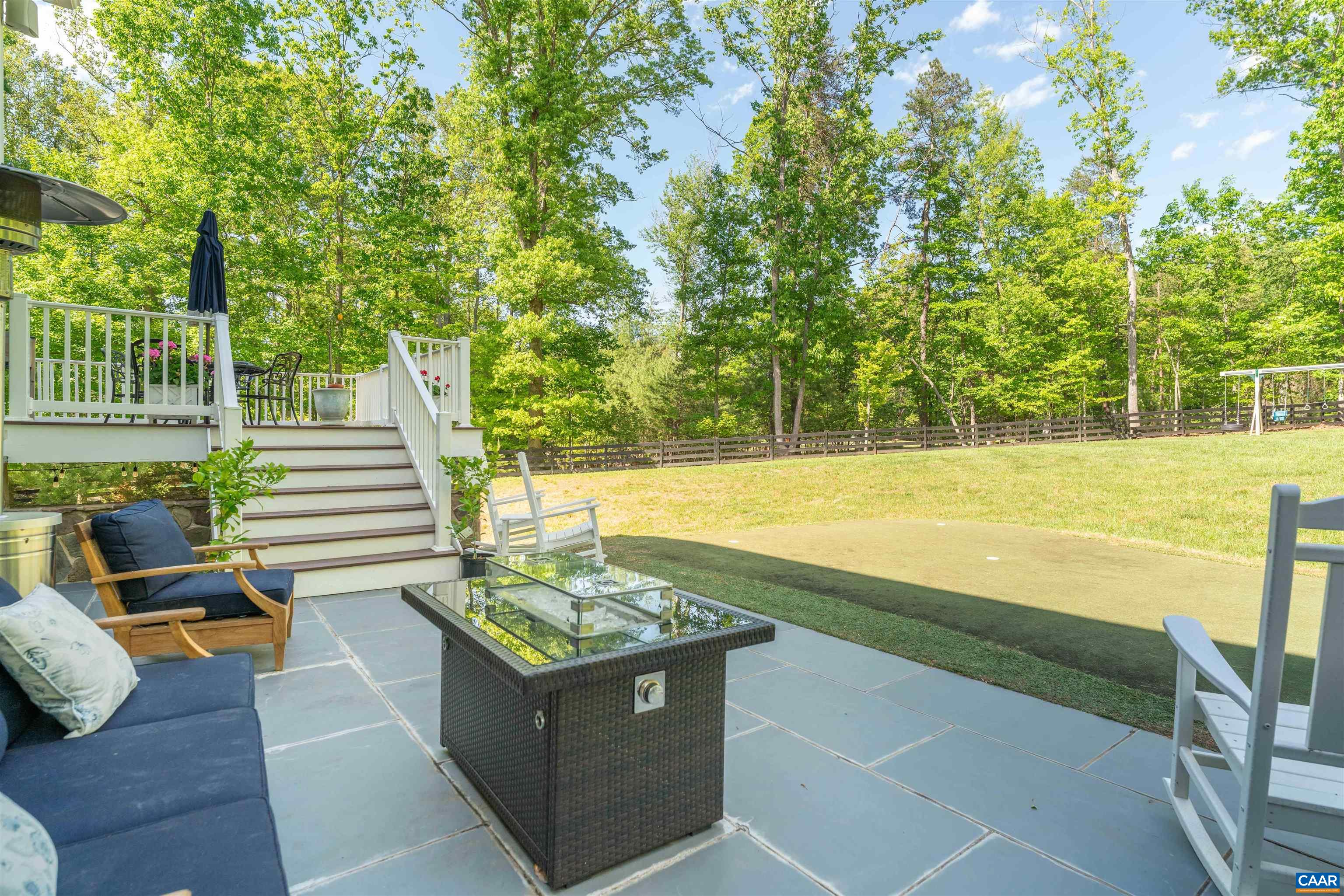 421 HOUNDSTOOTH CT