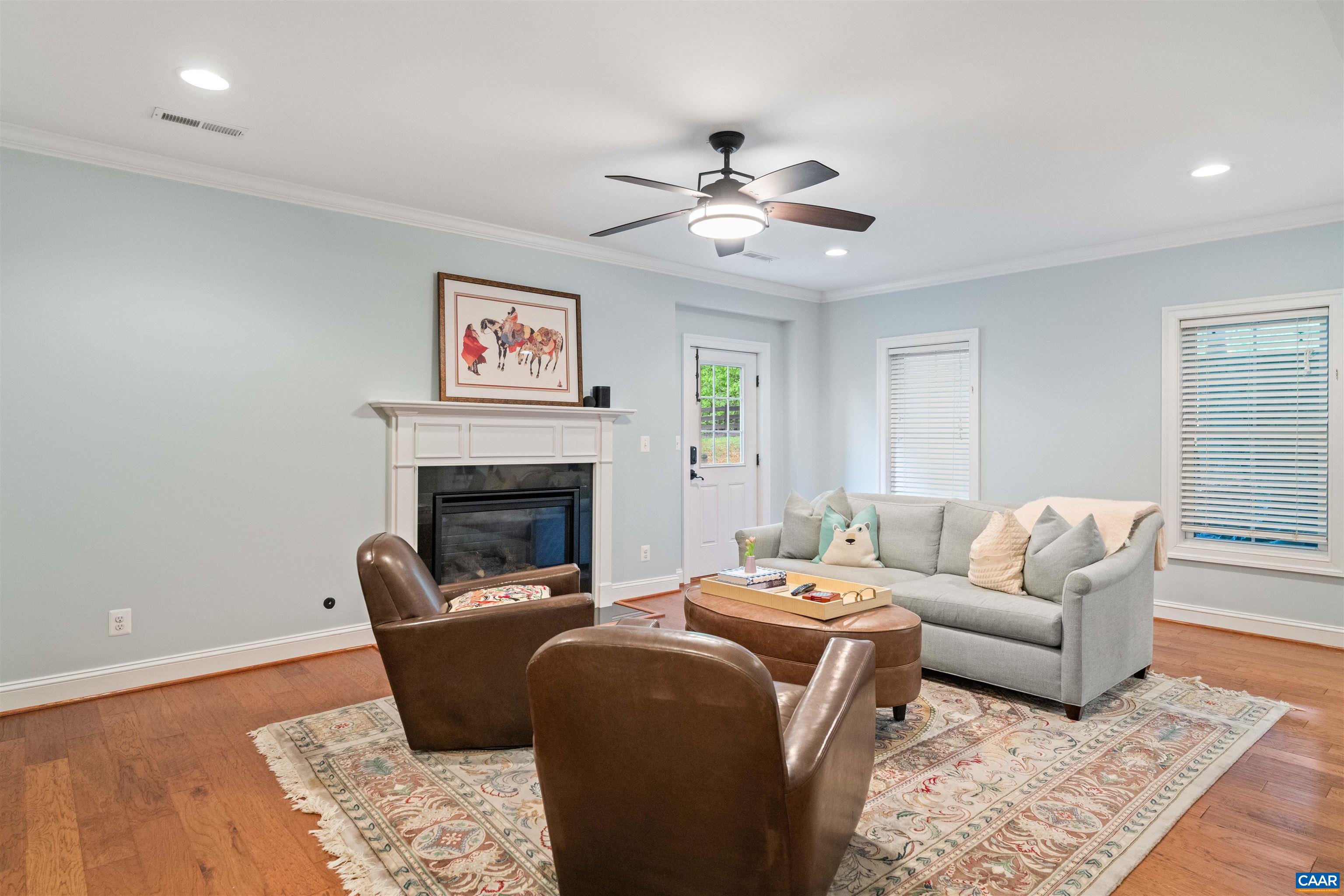 421 HOUNDSTOOTH CT