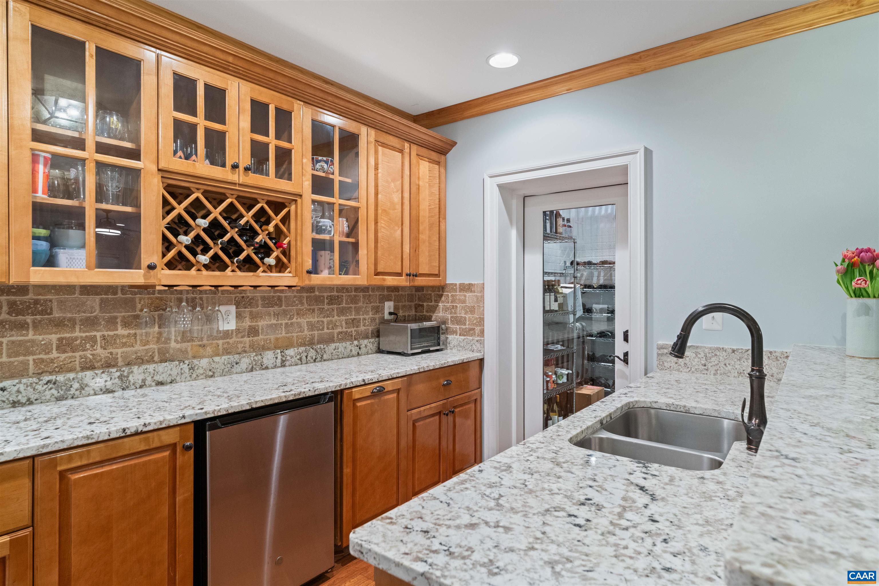 421 HOUNDSTOOTH CT