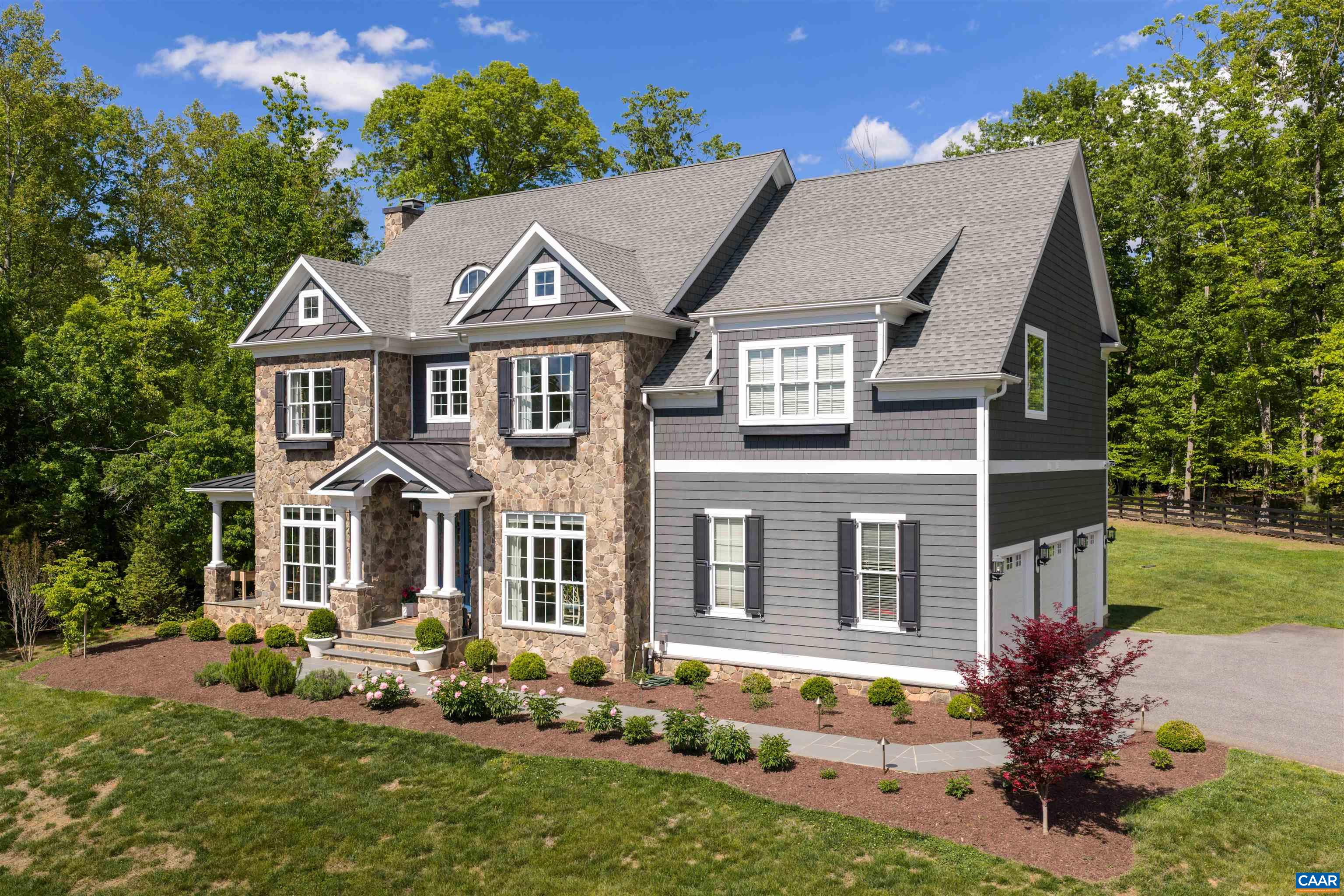 421 HOUNDSTOOTH CT