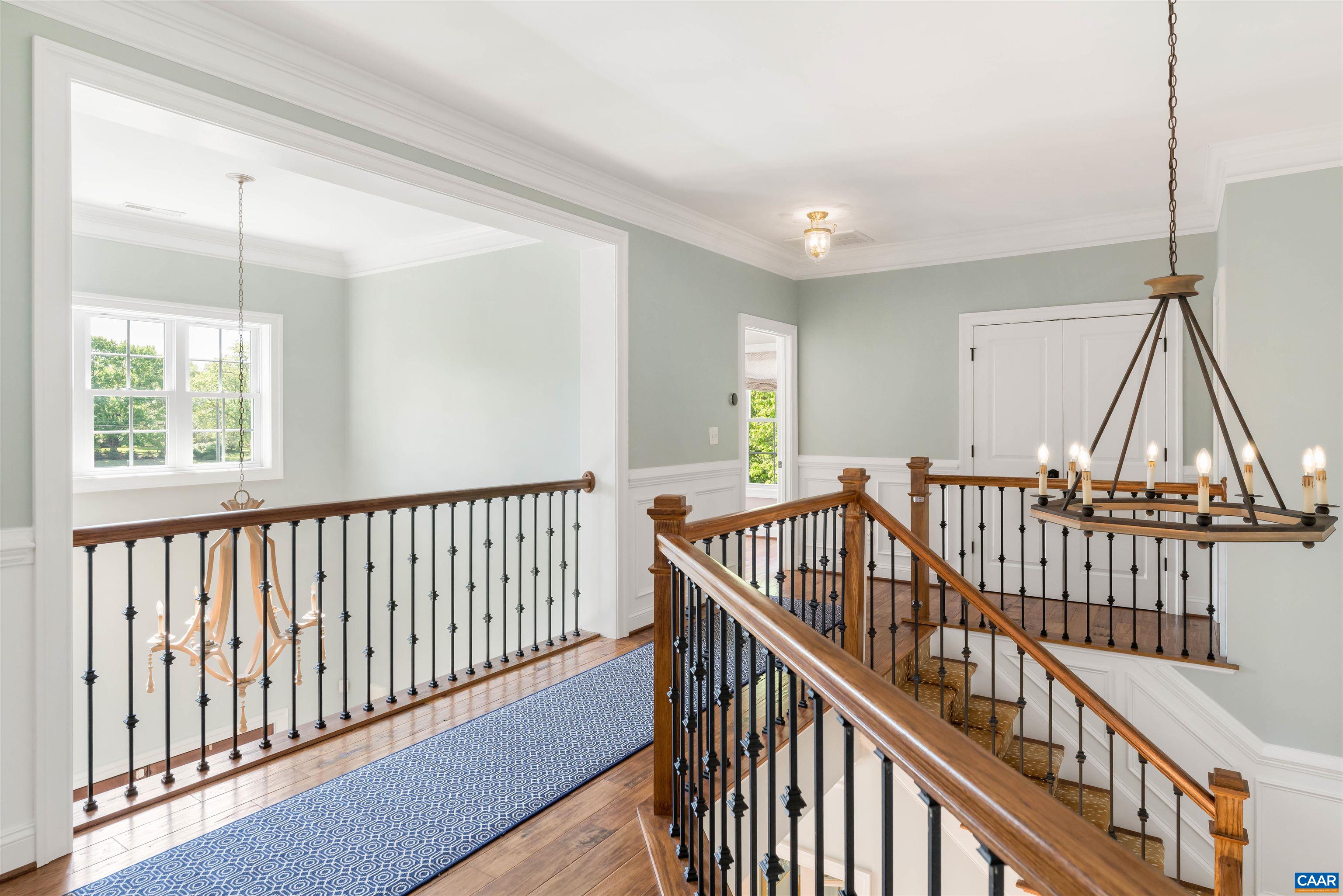 421 HOUNDSTOOTH CT