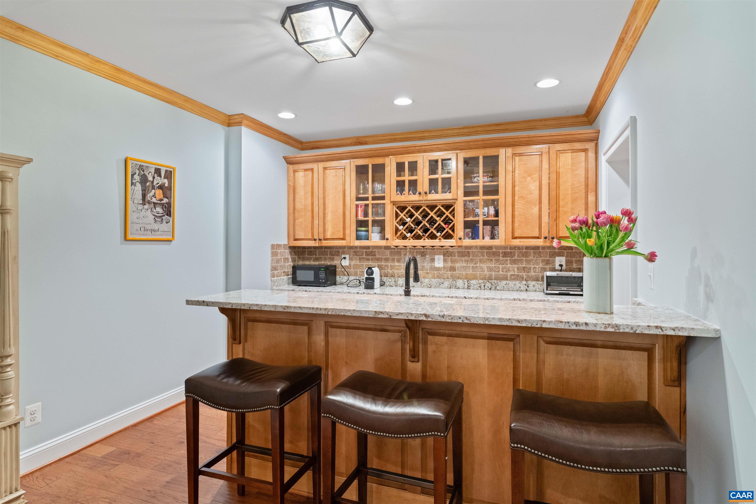 421 HOUNDSTOOTH CT