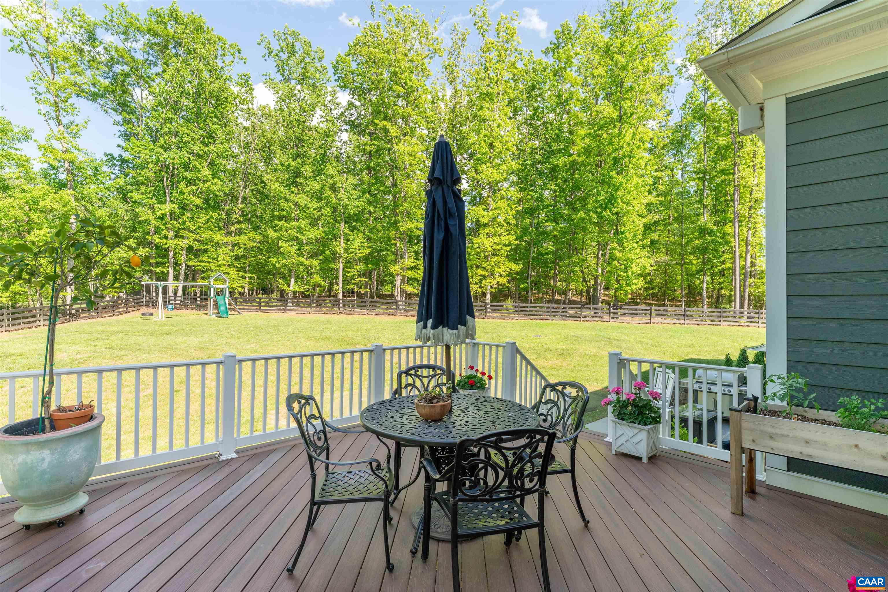 421 HOUNDSTOOTH CT