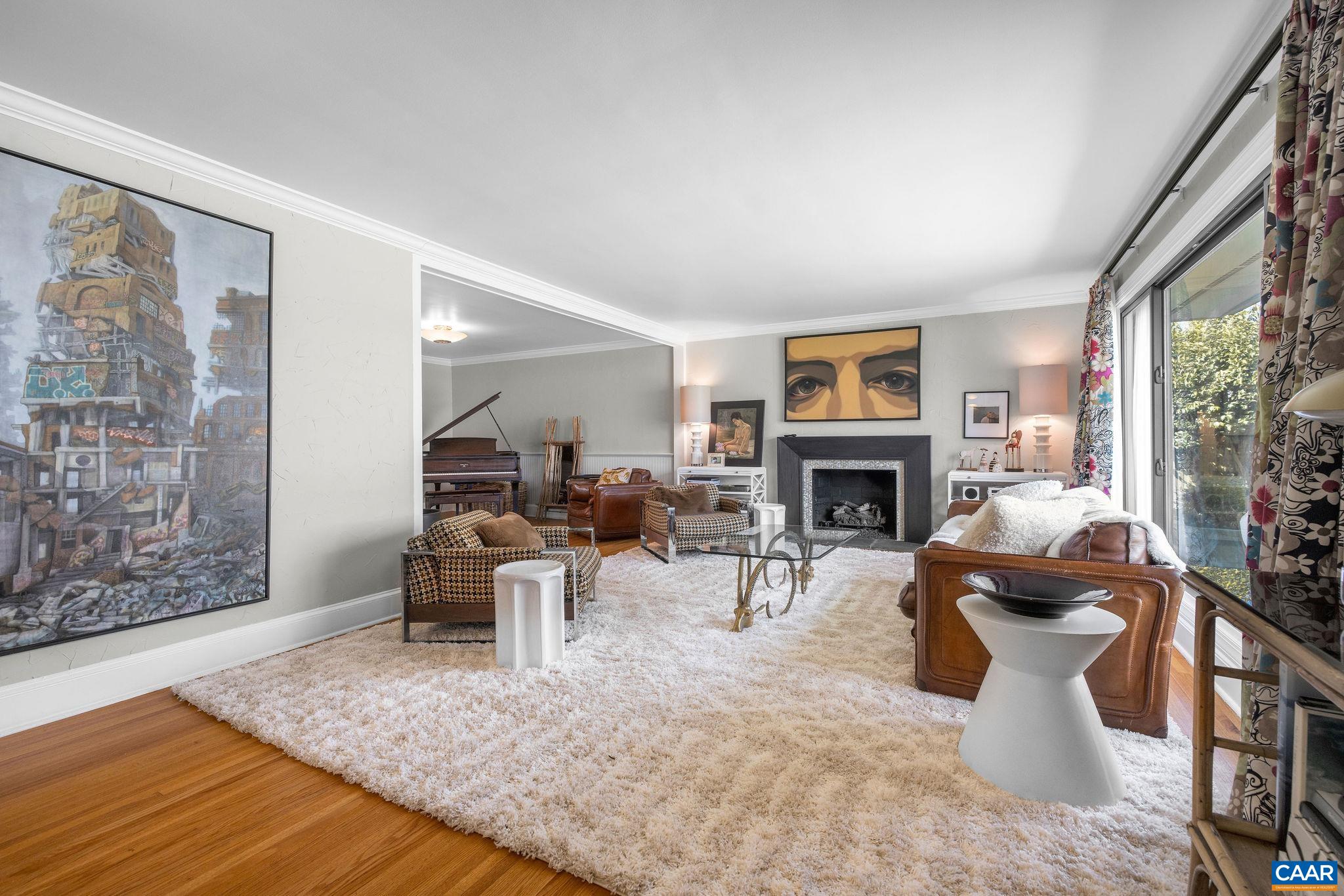 1302 LESTER DR