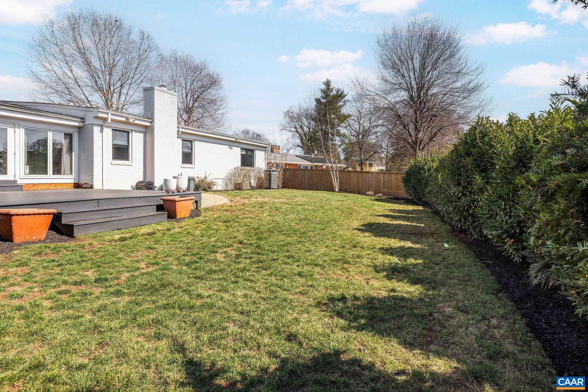 1302 LESTER DR