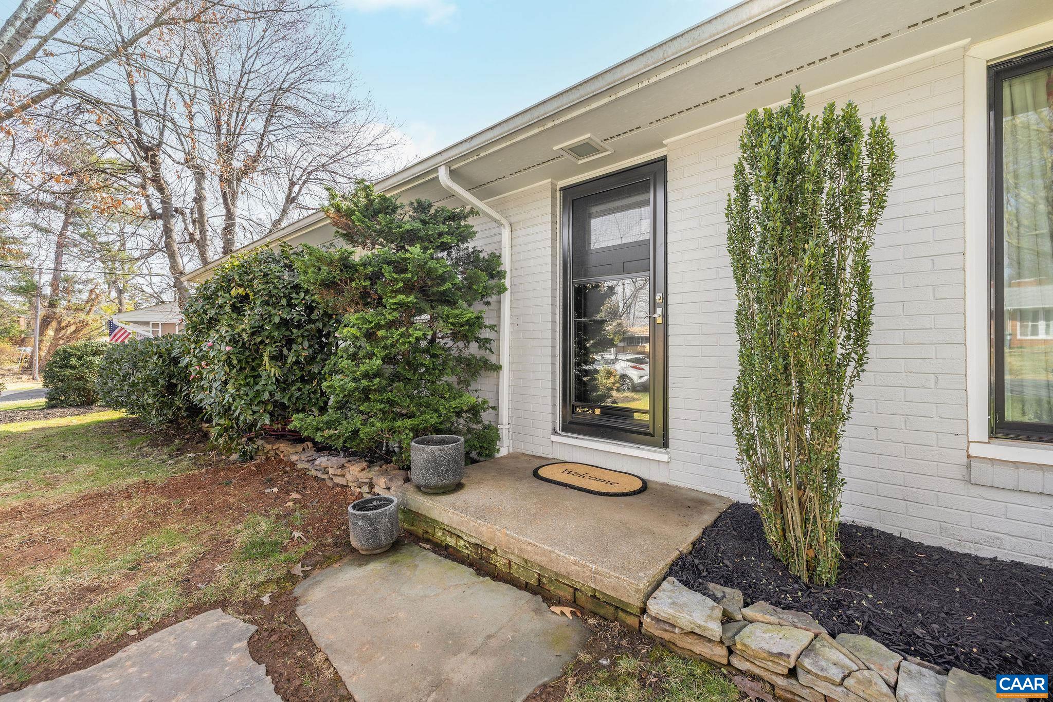 1302 LESTER DR
