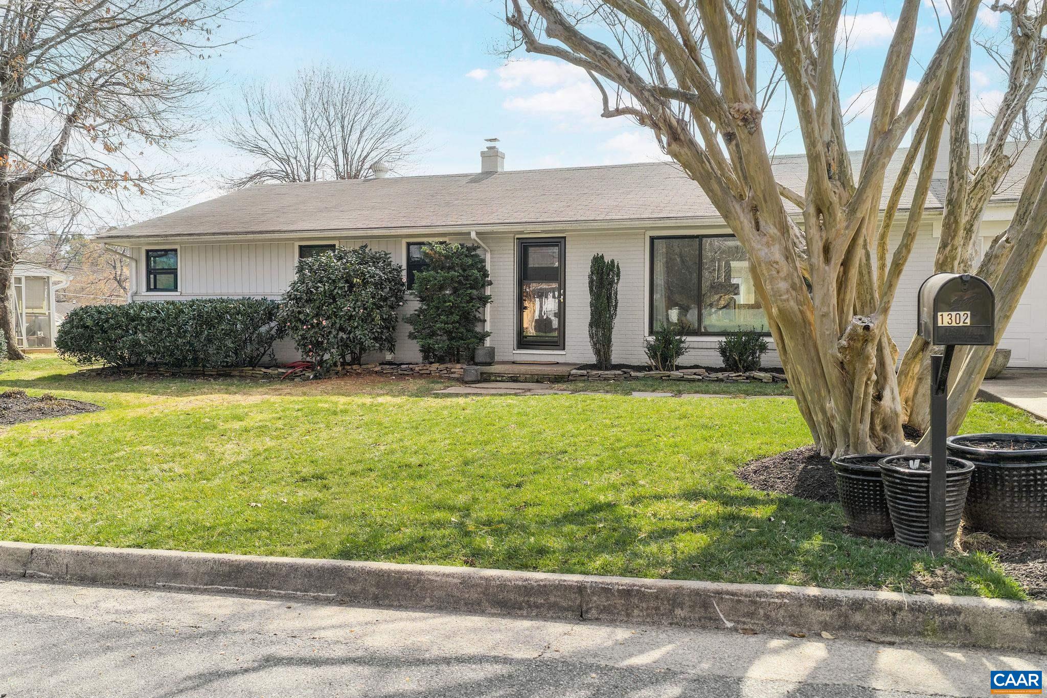 1302 LESTER DR