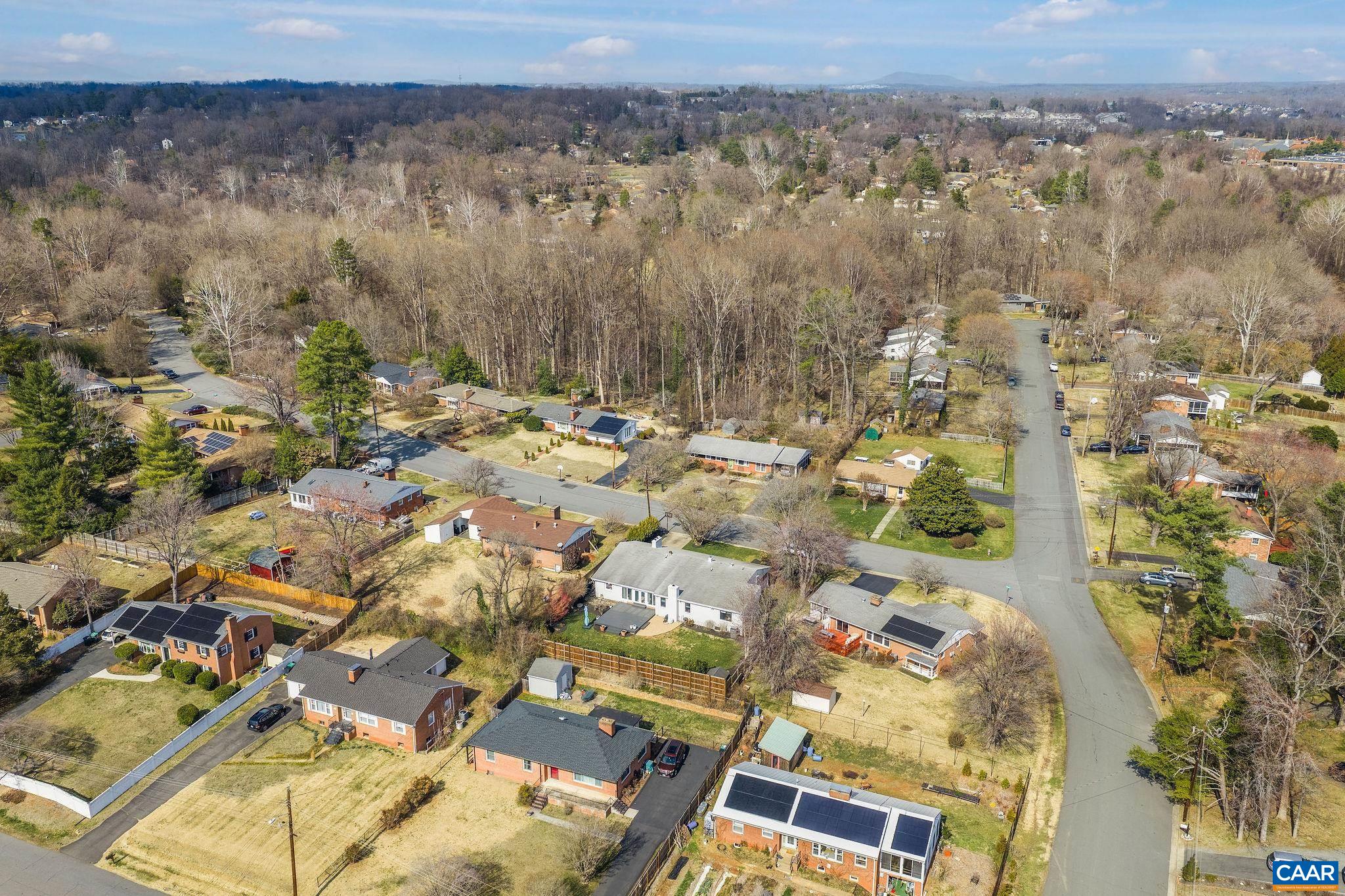 1302 LESTER DR