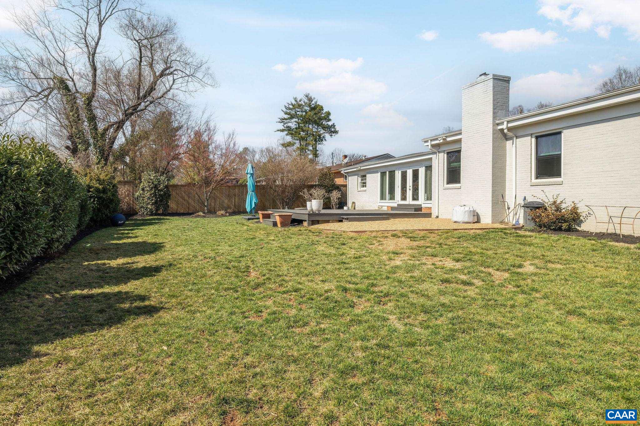 1302 LESTER DR