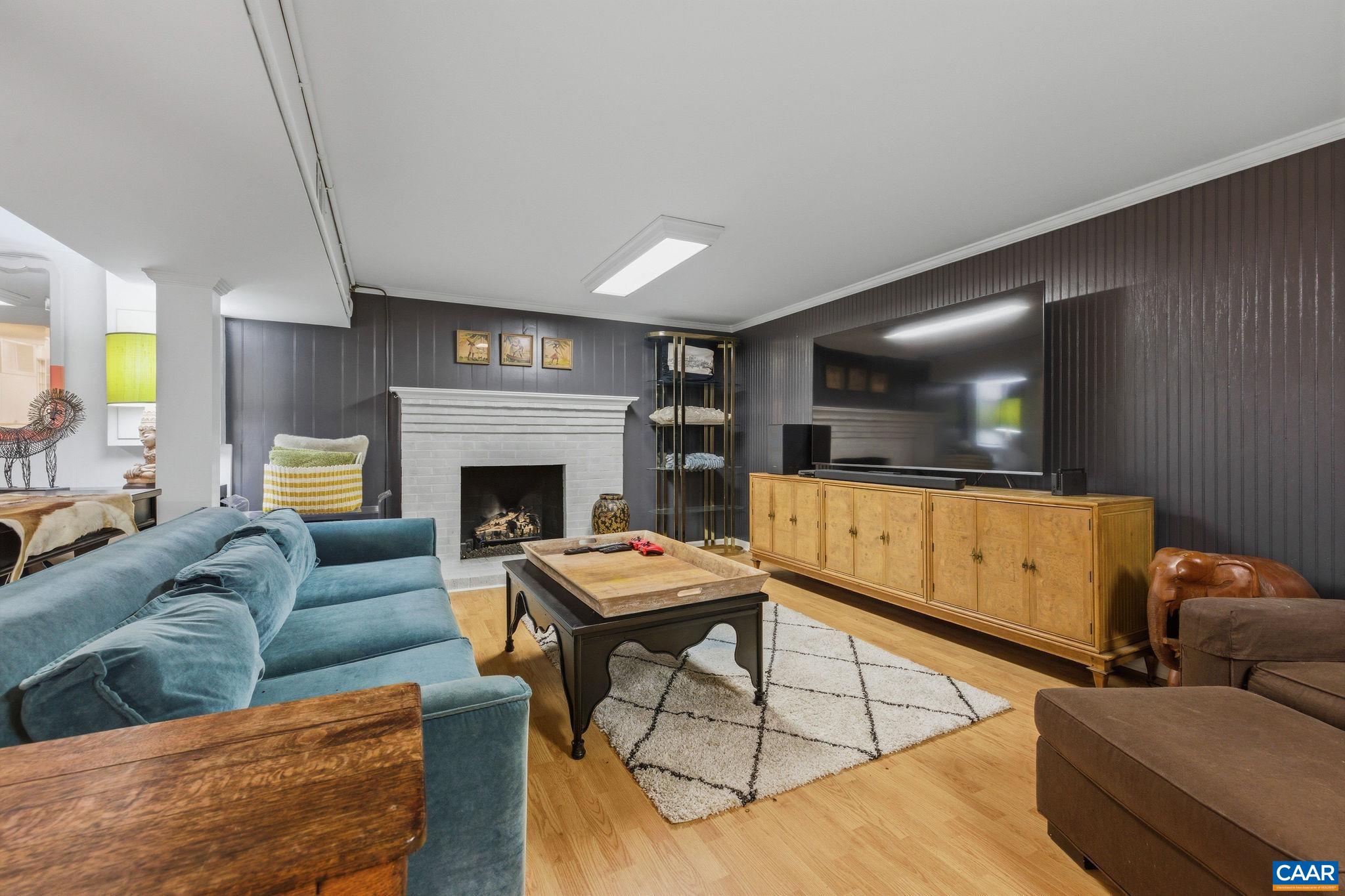 1302 LESTER DR