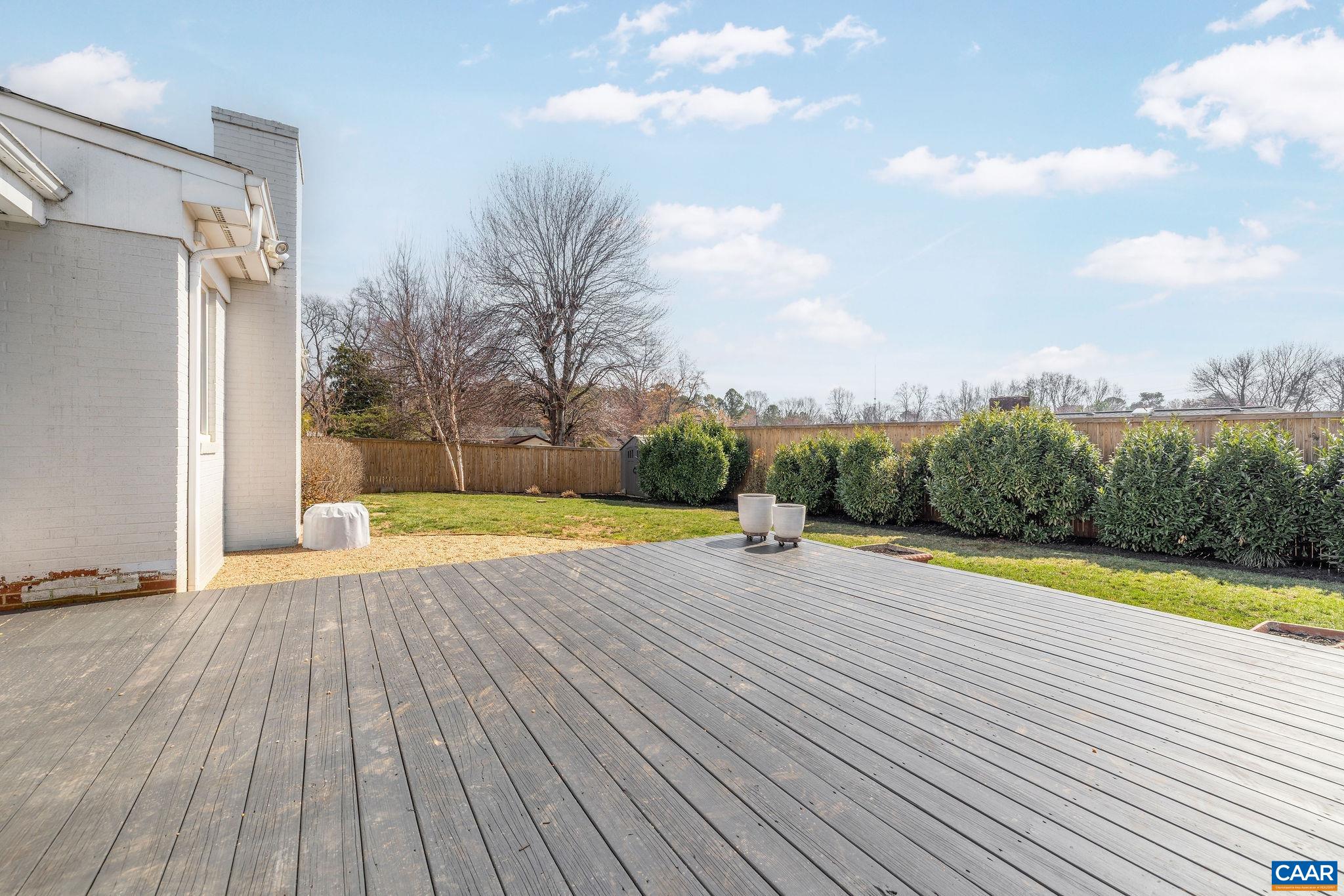 1302 LESTER DR