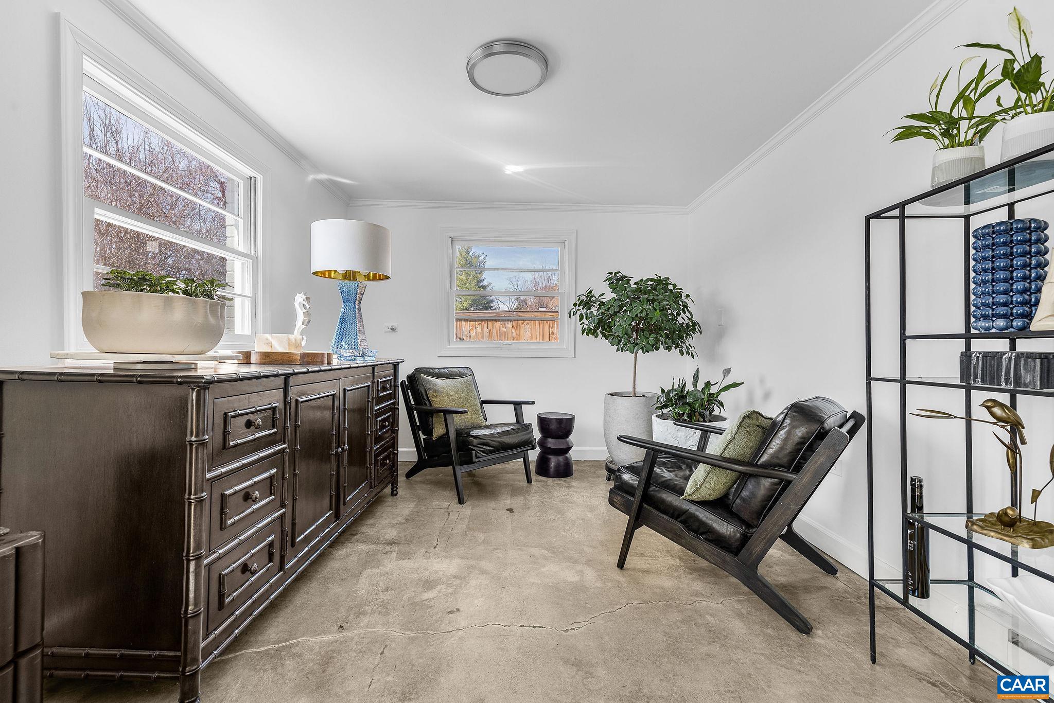 1302 LESTER DR