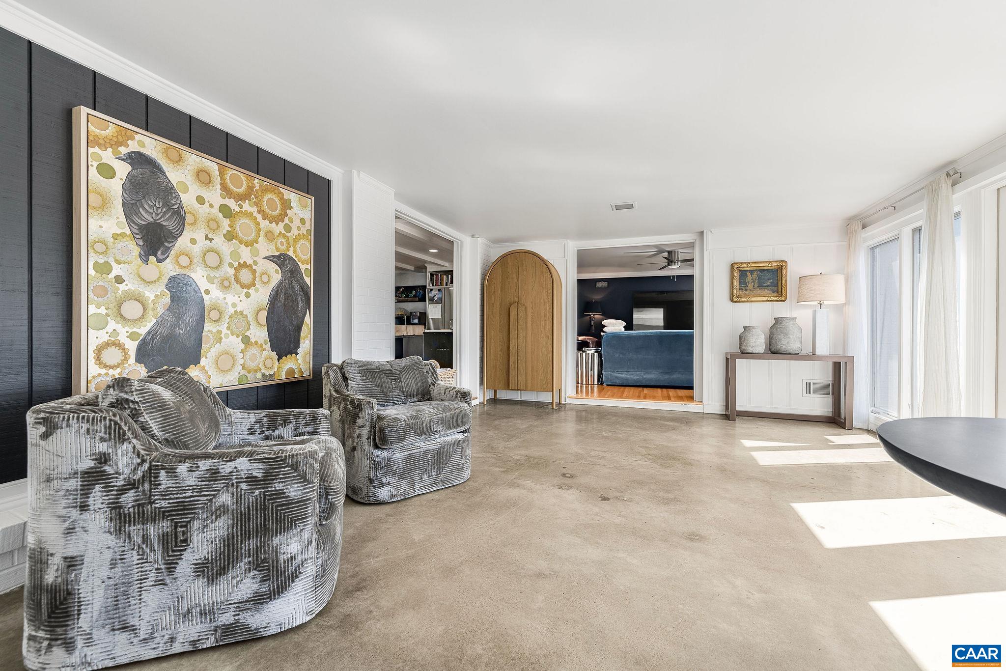 1302 LESTER DR