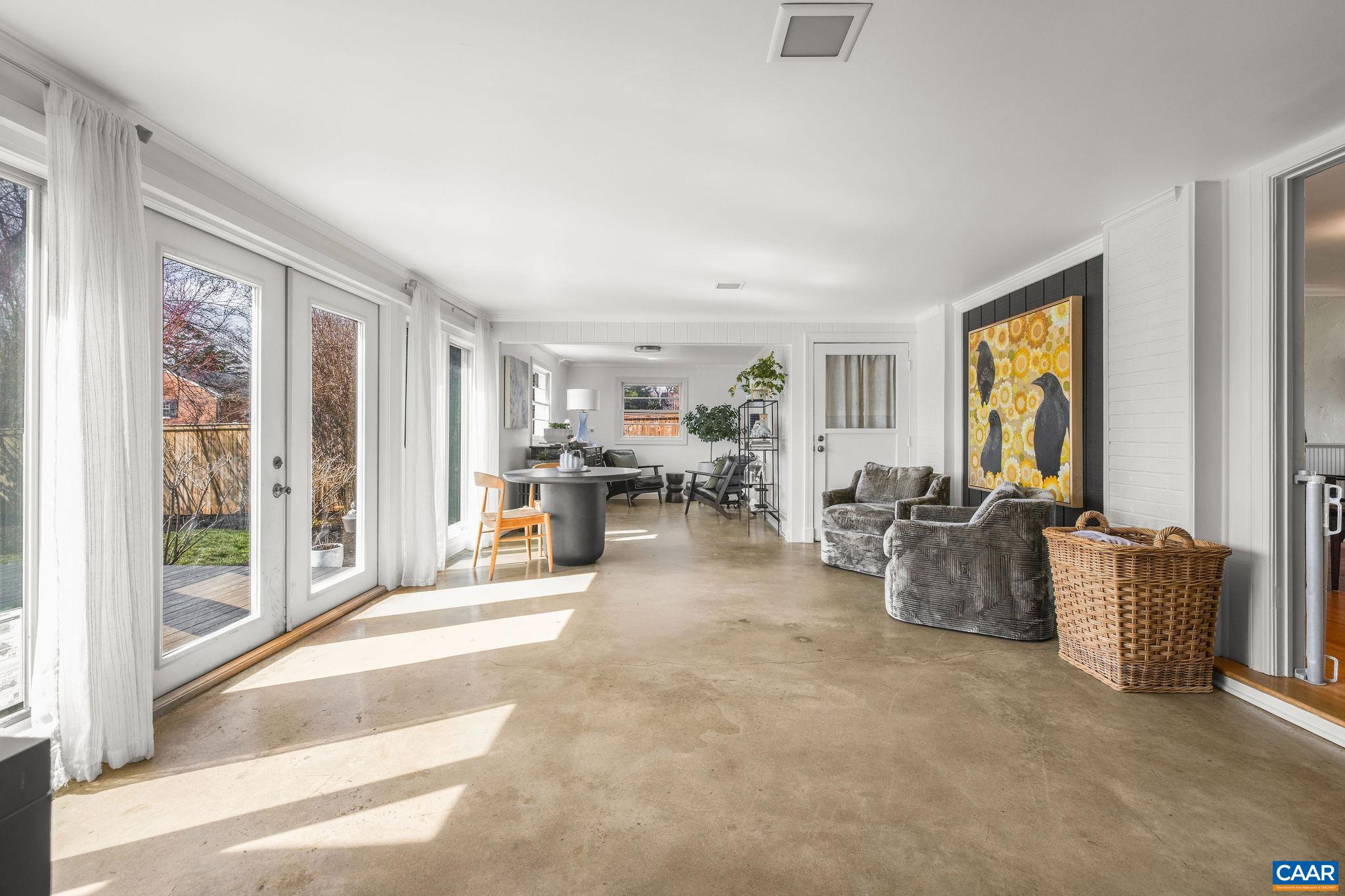 1302 LESTER DR
