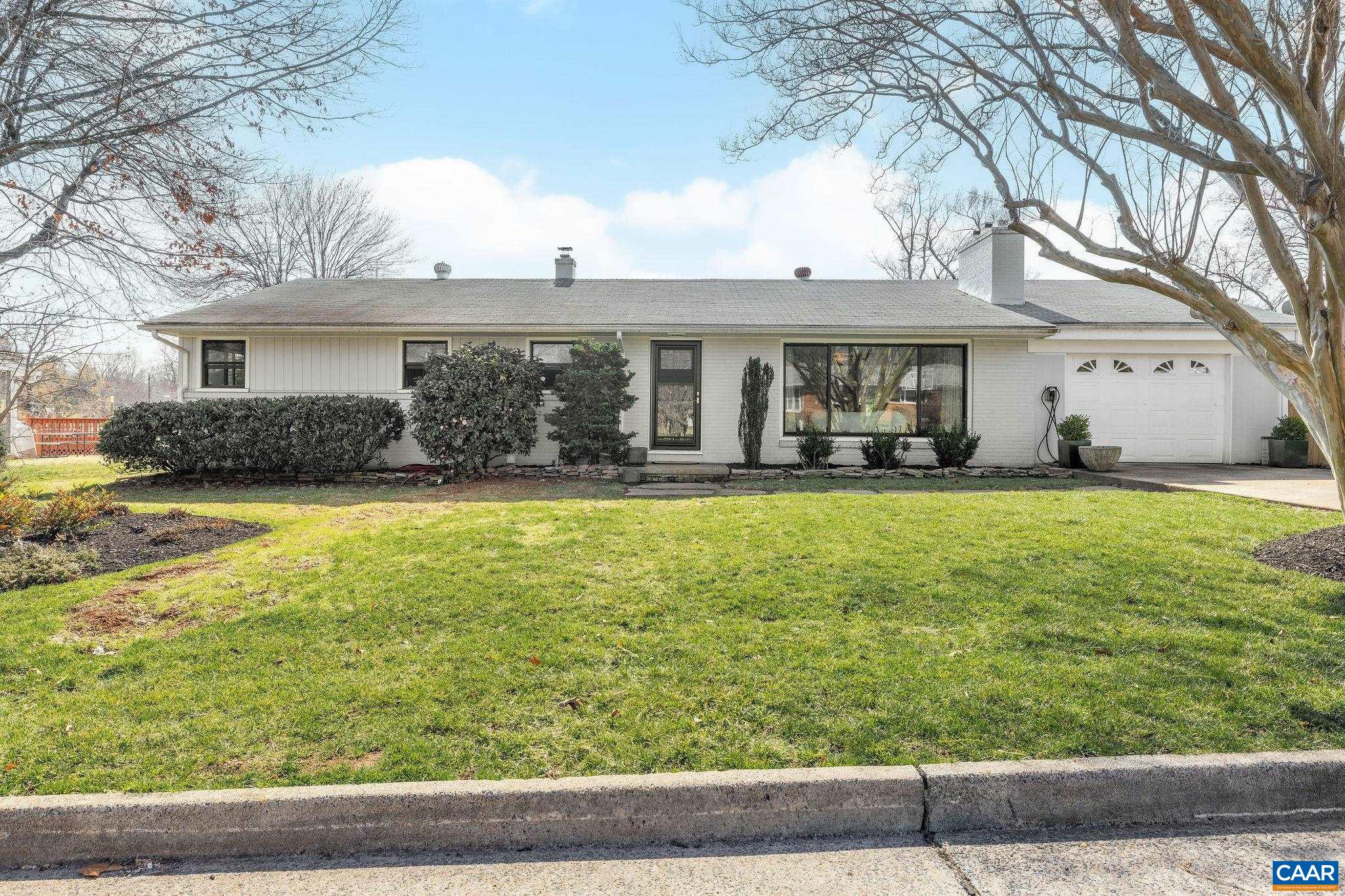 1302 LESTER DR