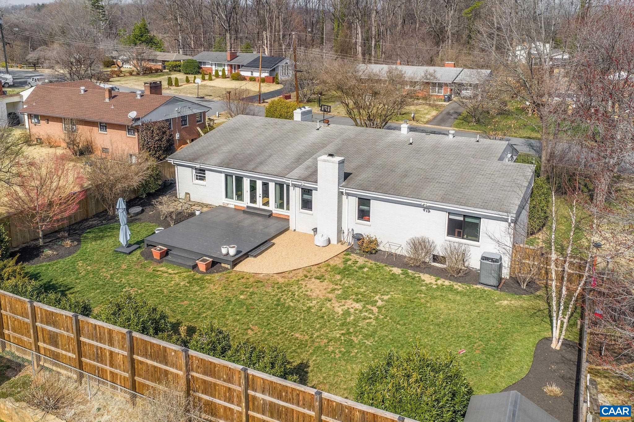 1302 LESTER DR