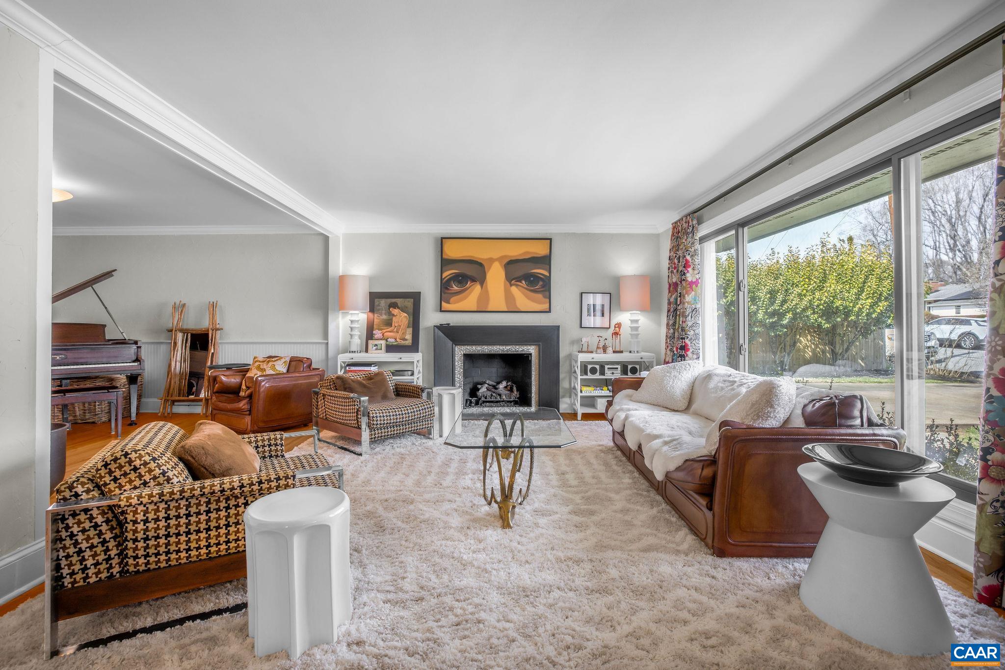 1302 LESTER DR