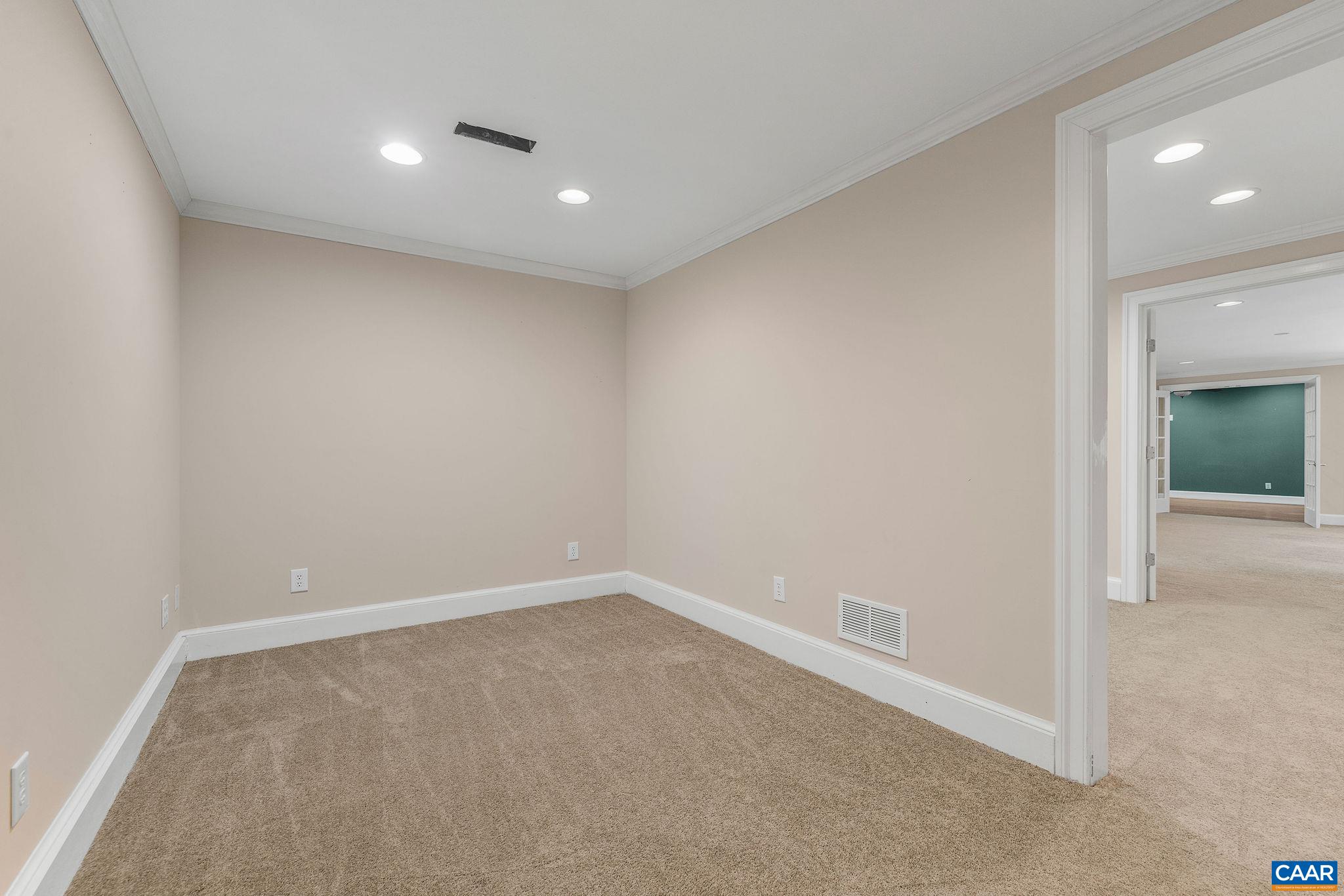 3243 DARBY RD