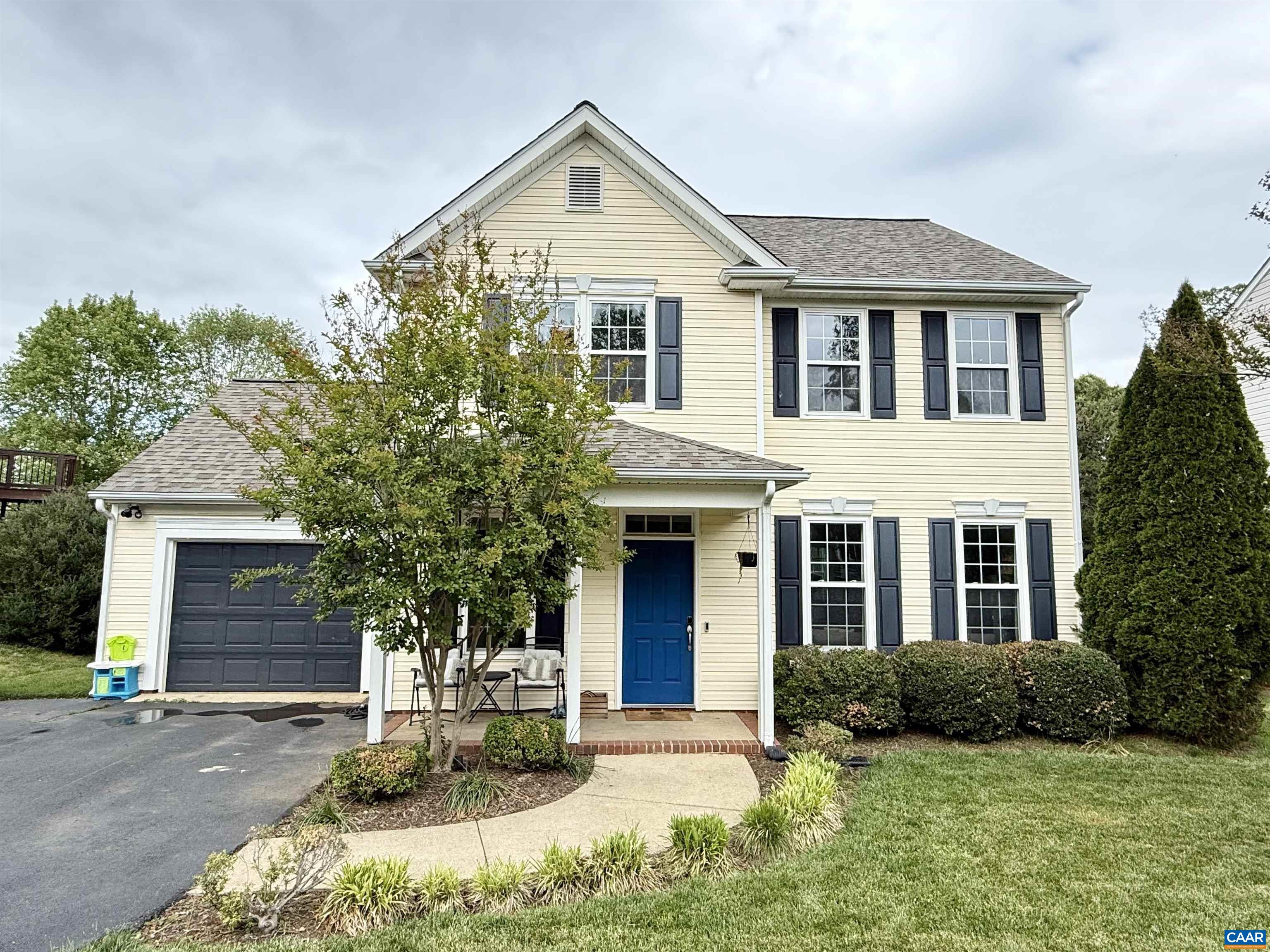 113 RUNNING FOX LN